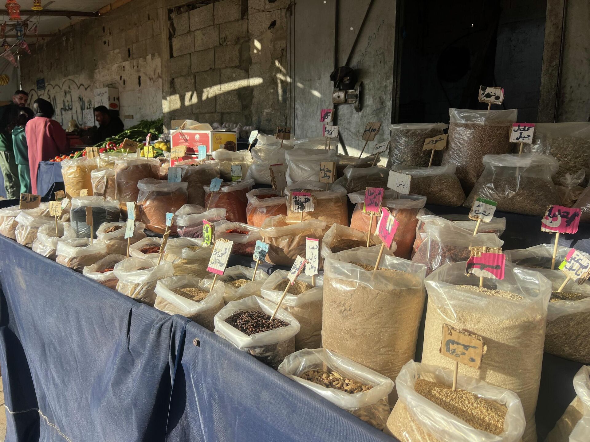 الحرب على إيران تلقي بظلالها على غزة وإسرائيل تعمق جراح القطاع بالحصار والخروقات   - سبوتنيك عربي, 1920, 17.03.2026