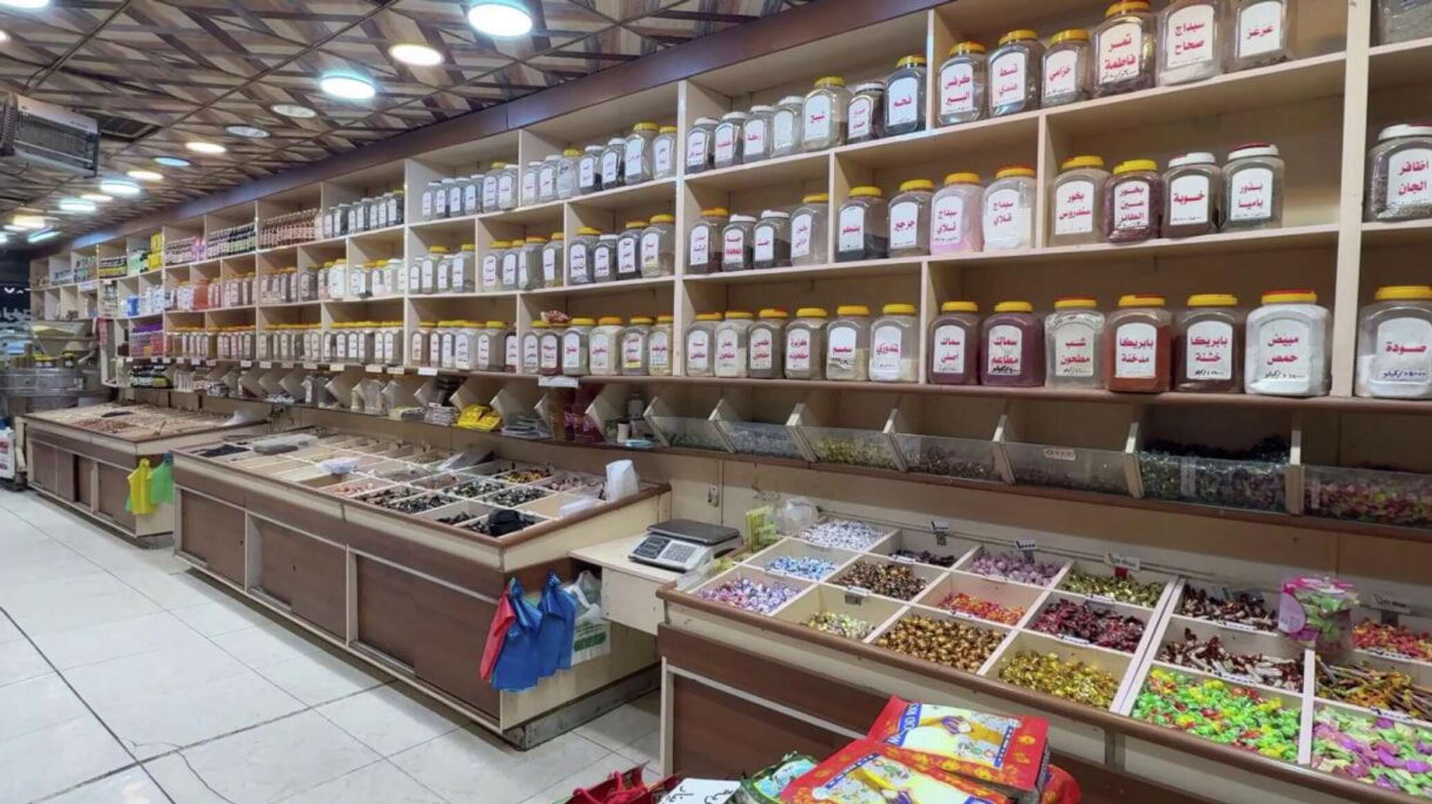 ارتفاع الأسعار وشح المواد يهددان العراقيين مع تصاعد التوتر الإقليمي