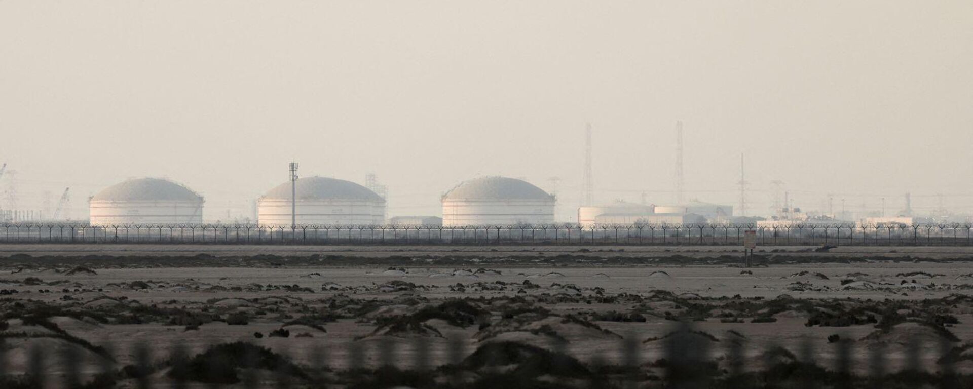 مرافق إنتاج الغاز الطبيعي المسال التابعة لشركة قطر للطاقة، وسط الصراع الأمريكي الإسرائيلي مع إيران، في مدينة رأس لفان الصناعية، قطر، 2 مارس/ آذار 2026 - سبوتنيك عربي, 1920, 18.03.2026