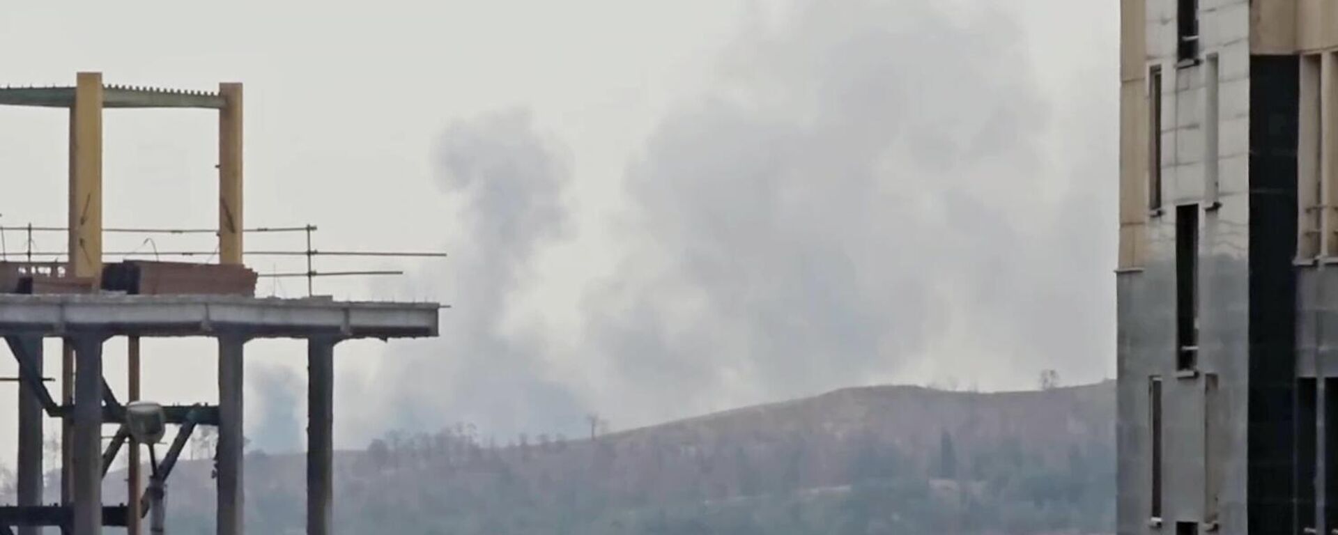 تصاعد الدخان في ضواحي طهران بعد الهجمات الاٍسرائيلية الأمريكية  - سبوتنيك عربي, 1920, 24.03.2026