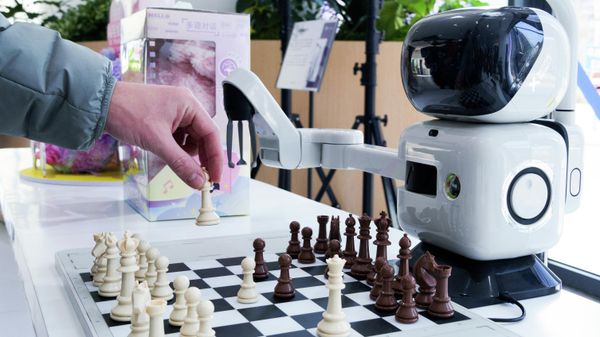 Тестирование человекоподобного робота в Пекине - سبوتنيك عربي