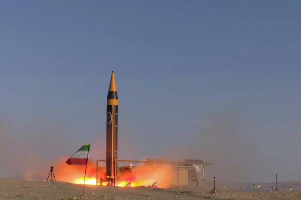 لحظة إطلاق صاروخ &quot;خرمشهر-4&quot; في إيران. - سبوتنيك عربي