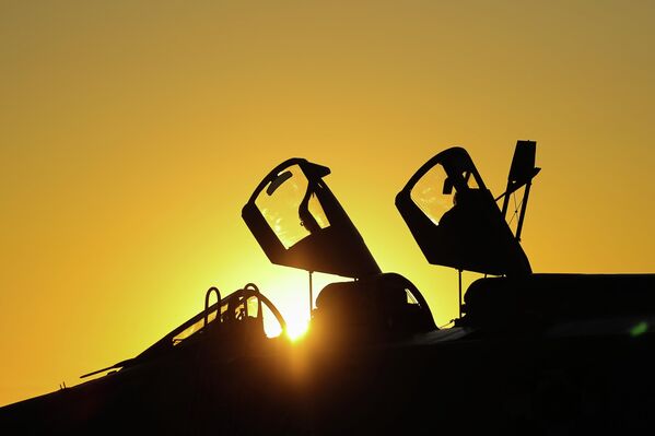 طائرة مقاتلة اعتراضية من طراز "ميغ-31" متوقفة قبل رحلة تدريبية في مركز "في. بي. تشكالوف" الحكومي في ليبيتسك. - سبوتنيك عربي