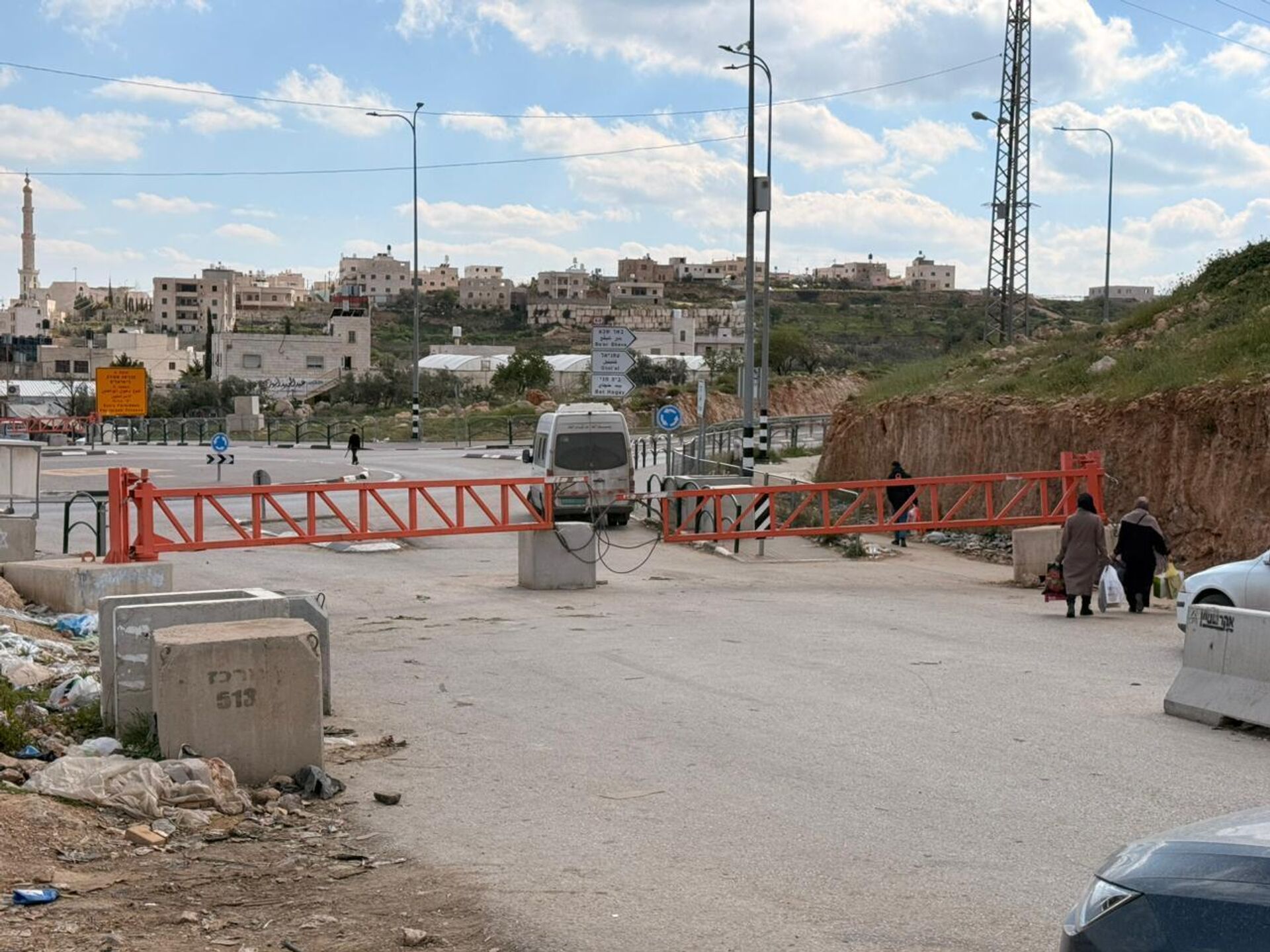 الحواجز والبوابات العسكرية في الضفة الغربية... شرايين حياة مغلقة تنغص حياة الفلسطينيين - سبوتنيك عربي, 1920, 25.03.2026