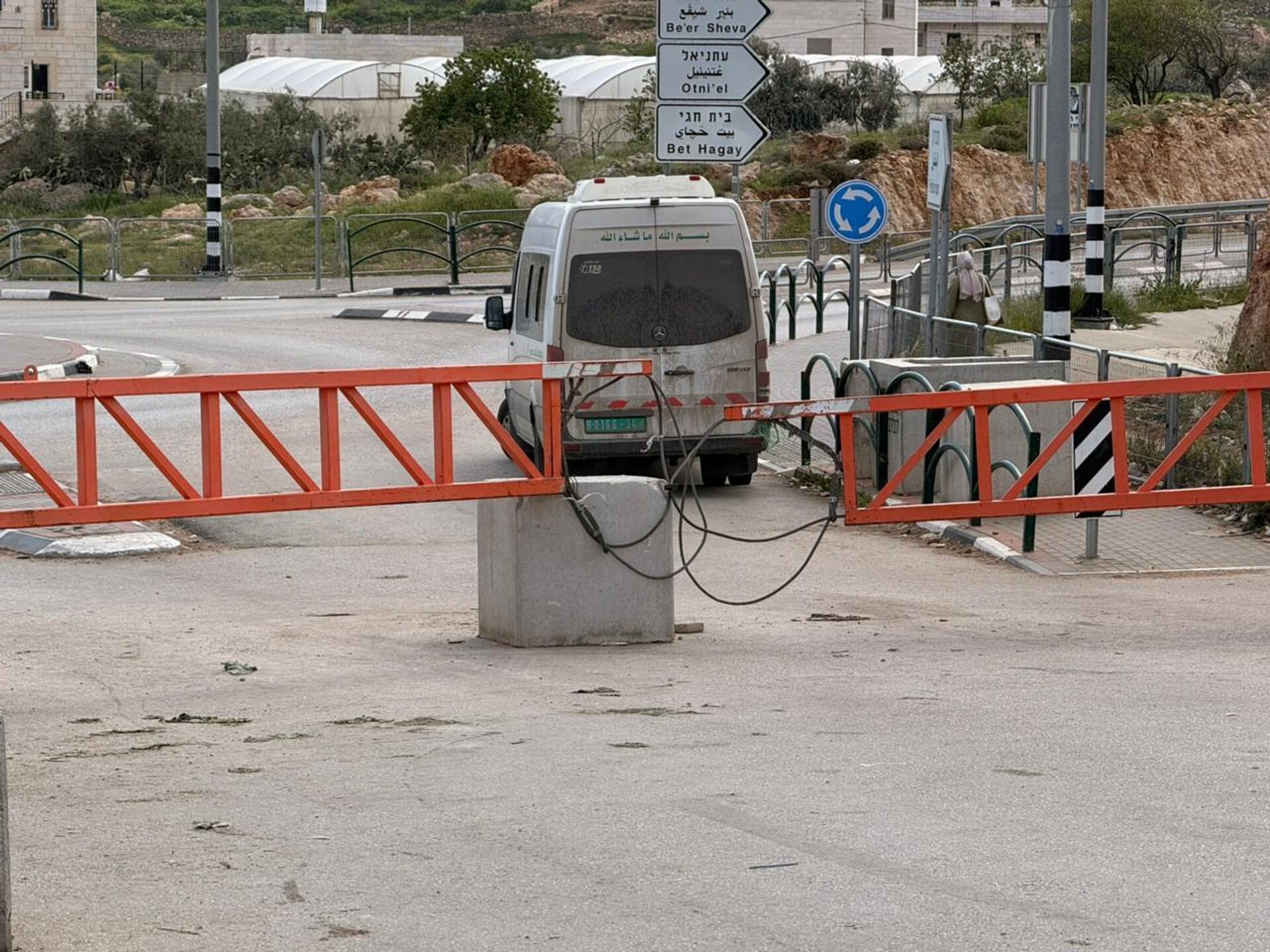 الحواجز والبوابات العسكرية في الضفة الغربية... شرايين حياة مغلقة تنغص حياة الفلسطينيين - سبوتنيك عربي, 1920, 25.03.2026