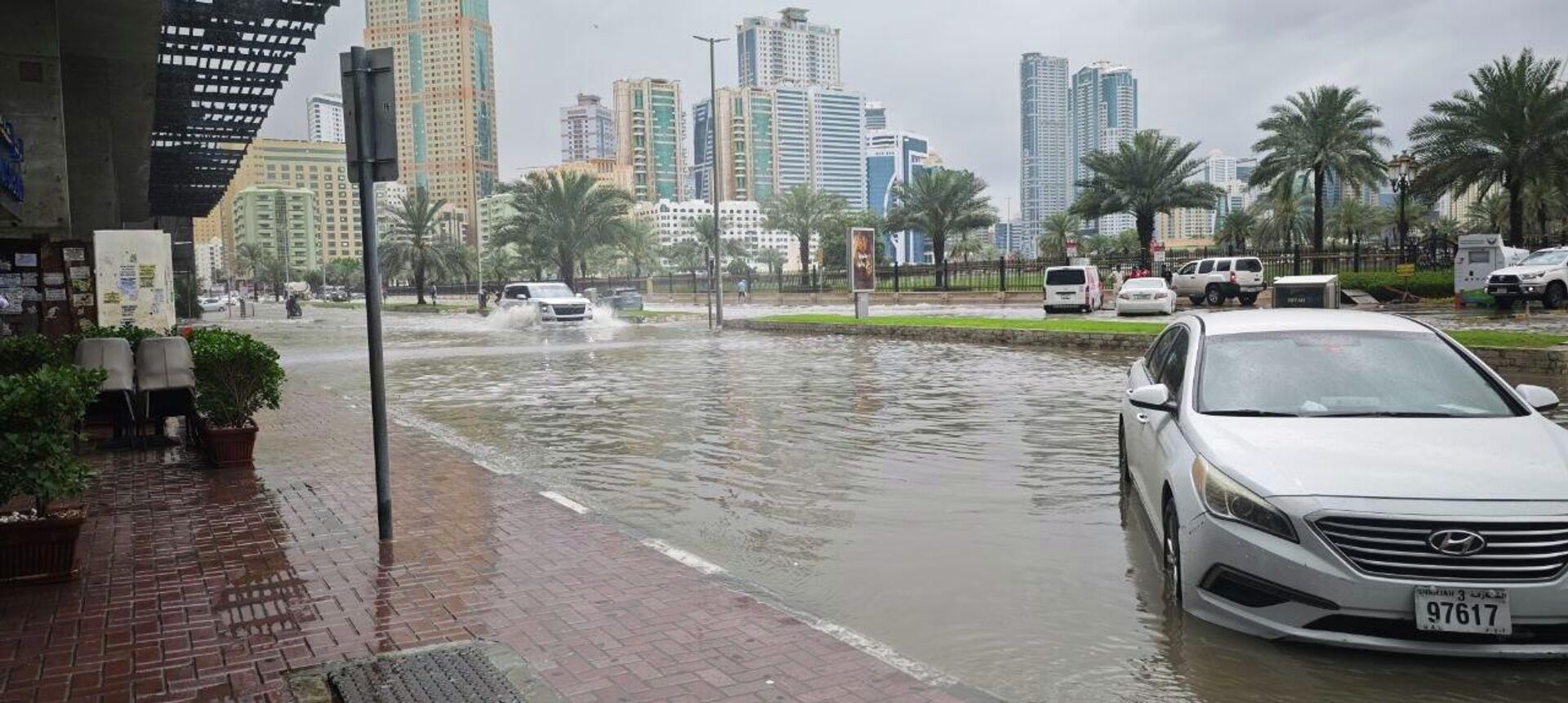الإمارات تستنفر فرقها لمواجهة منخفض العزم وتداعيات الطقس العاصف - سبوتنيك عربي, 1920, 26.03.2026