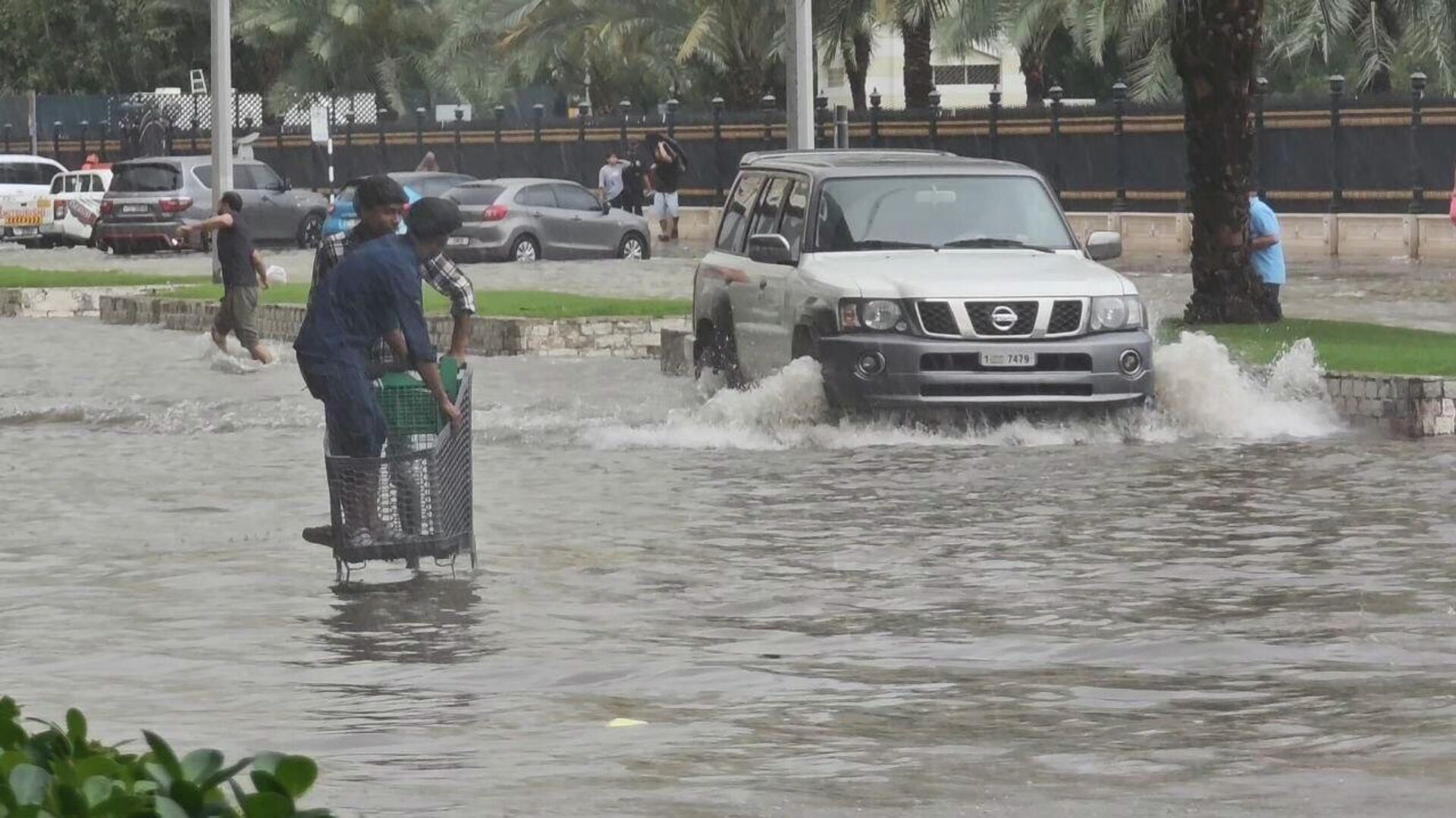 الإمارات تستنفر فرقها لمواجهة منخفض العزم وتداعيات الطقس العاصف - سبوتنيك عربي, 1920, 26.03.2026