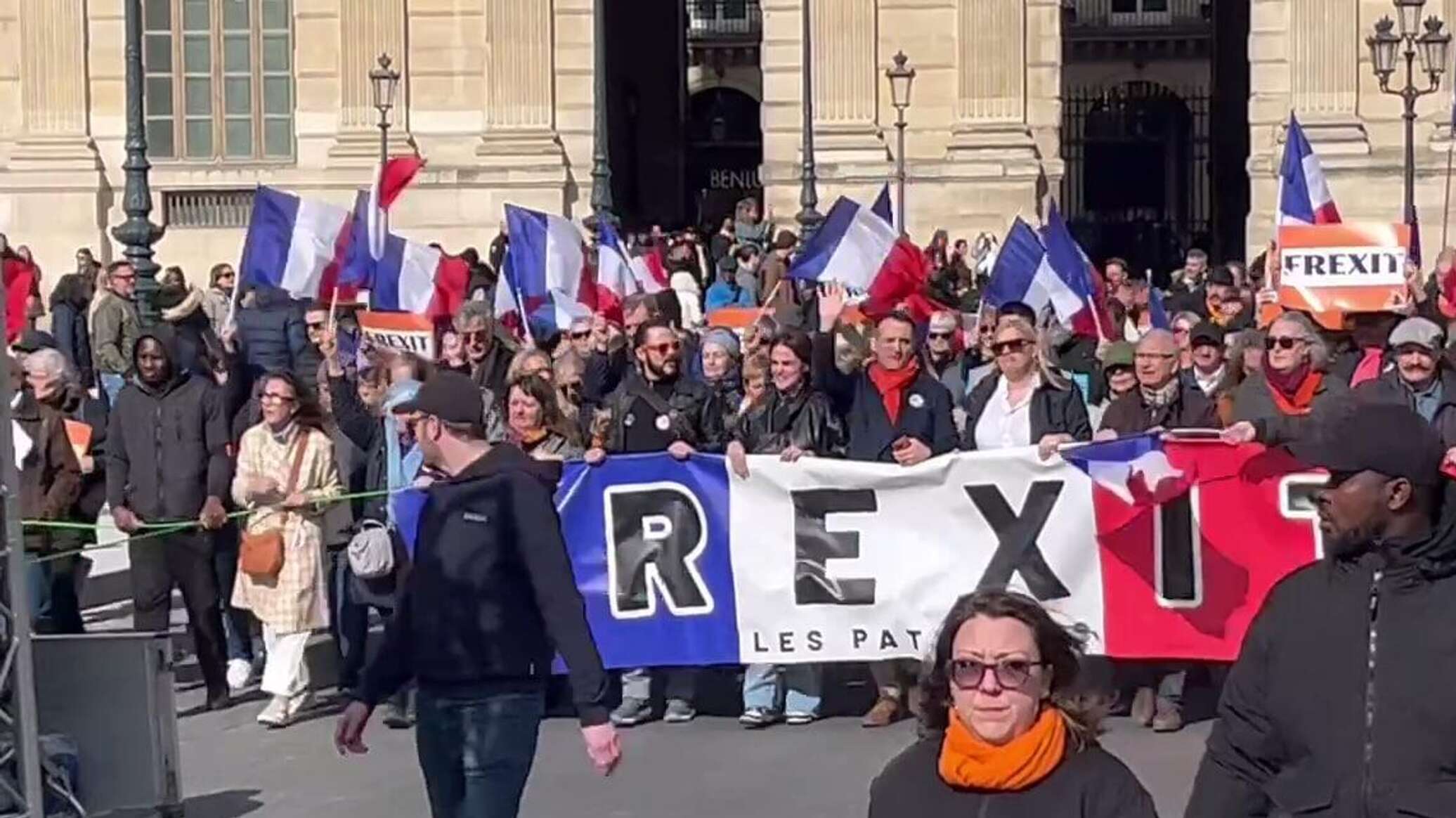 "أوكرانيا وإيران ليستا حربينا".. مظاهرات في باريس تطالب بالخروج من الناتو وإقالة ماكرون