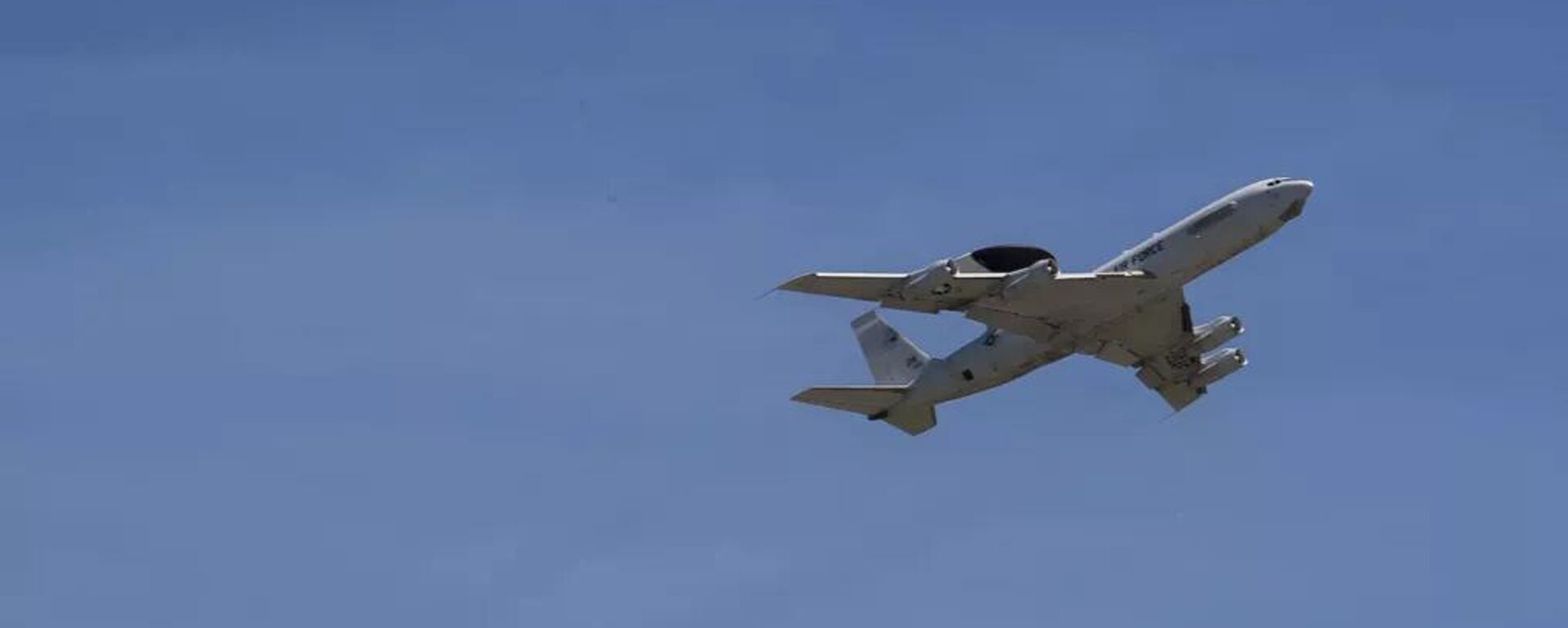 طائرة الإنذار المبكر المحمولة جوا من طراز بوينغ إي-3 سينتري أواكس التابعة لسلاح الجو الأمريكي - سبوتنيك عربي, 1920, 28.03.2026