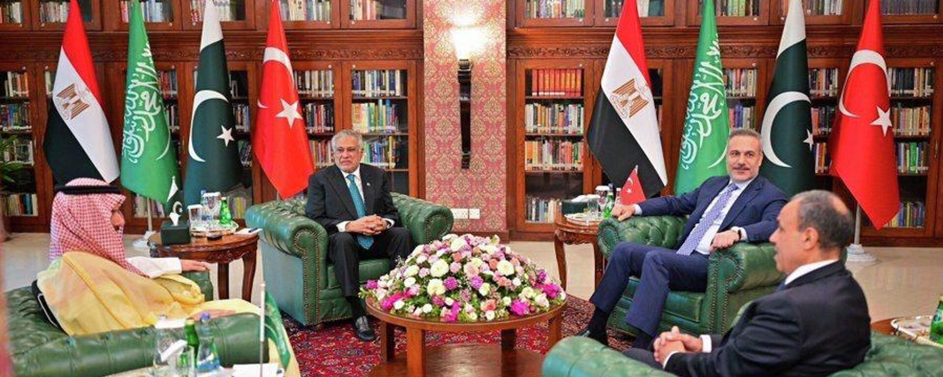 اجتماع رباعى بين وزراء خارجية مصر وباكستان وتركيا والسعودية لبحث مستجدات الأوضاع الإقليمية وجهود خفض التصعيد - سبوتنيك عربي, 1920, 29.03.2026