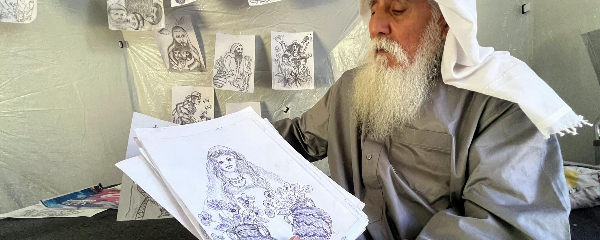 مسن فلسطيني سرقت الحرب أقماره فرسم من خيمة النزوح ألم غزة وفرحها - سبوتنيك عربي, 1920, 30.03.2026