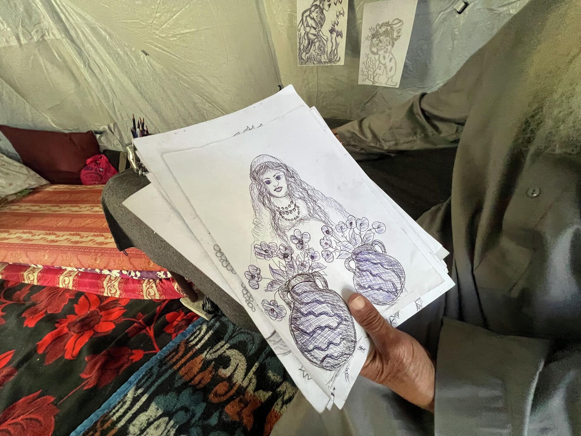 مسن فلسطيني سرقت الحرب أقماره فرسم من خيمة النزوح ألم غزة وفرحها - سبوتنيك عربي, 1920, 30.03.2026