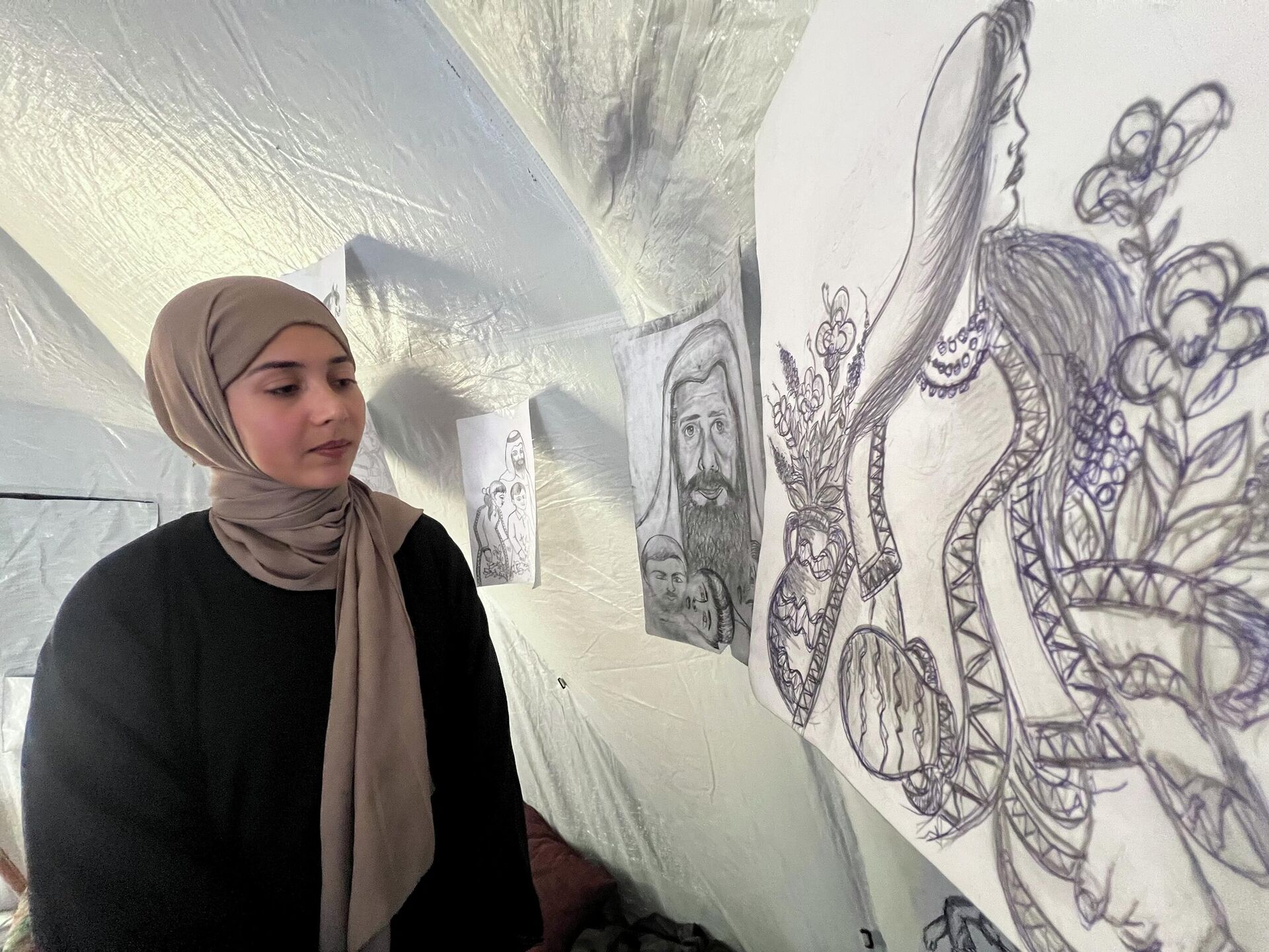 مسن فلسطيني سرقت الحرب أقماره فرسم من خيمة النزوح ألم غزة وفرحها - سبوتنيك عربي, 1920, 30.03.2026