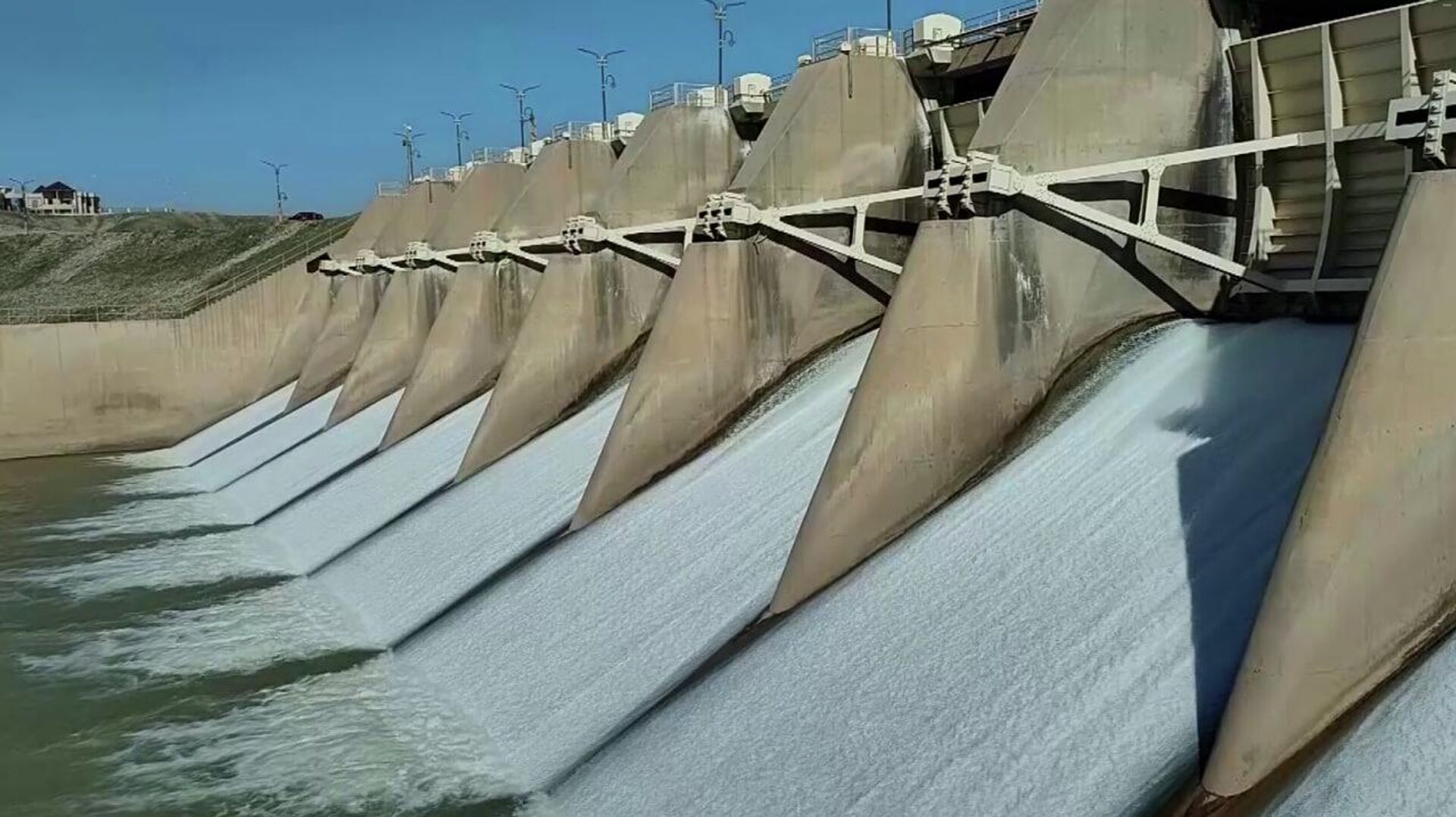 تخزين السدود يرتفع.. ومخاوف من ضياع الفرصة بلا استراتيجية واضحة تخزين السدود يرتفع.. ومخاوف من ضياع الفرصة بلا استراتيجية واضحة - سبوتنيك عربي, 1920, 30.03.2026