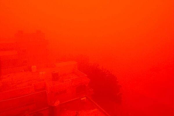 عاصفة ترابية كثيفة تشل الحياة شرقي ليبيا وتعطل الدراسة في مدينة طبرق وضواحيها - سبوتنيك عربي