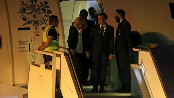 French President Emmanuel Macron and his wife Brigitte Macron arrive at Ministro Pistarini International Airport for the G20 leaders summit in Buenos Aires, Argentina November 28, 2018 - سبوتنيك عربي