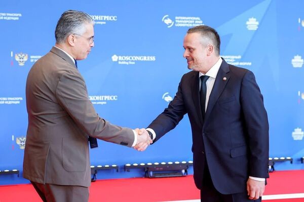 وكيل وزارة المواصلات لشؤون النقل البحري في حكومة الوحدة الوطنية الليبية، وسام الإدريسي، أبريل 2026 - سبوتنيك عربي