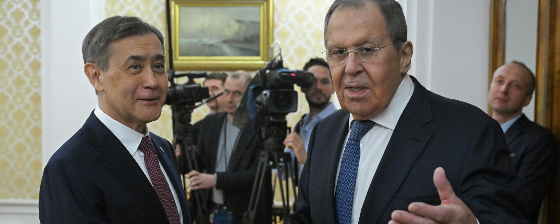 وزير الخارجية الروسي لافروف والأمين العام لمنظمة شنغهاي للتعاون يرميكبايف - سبوتنيك عربي, 1920, 03.04.2026