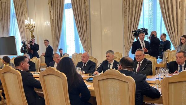  وزير الخارجية الروسي سيرغي لافروف، مع نظيره المصري، بدر عبد العاطي - سبوتنيك عربي