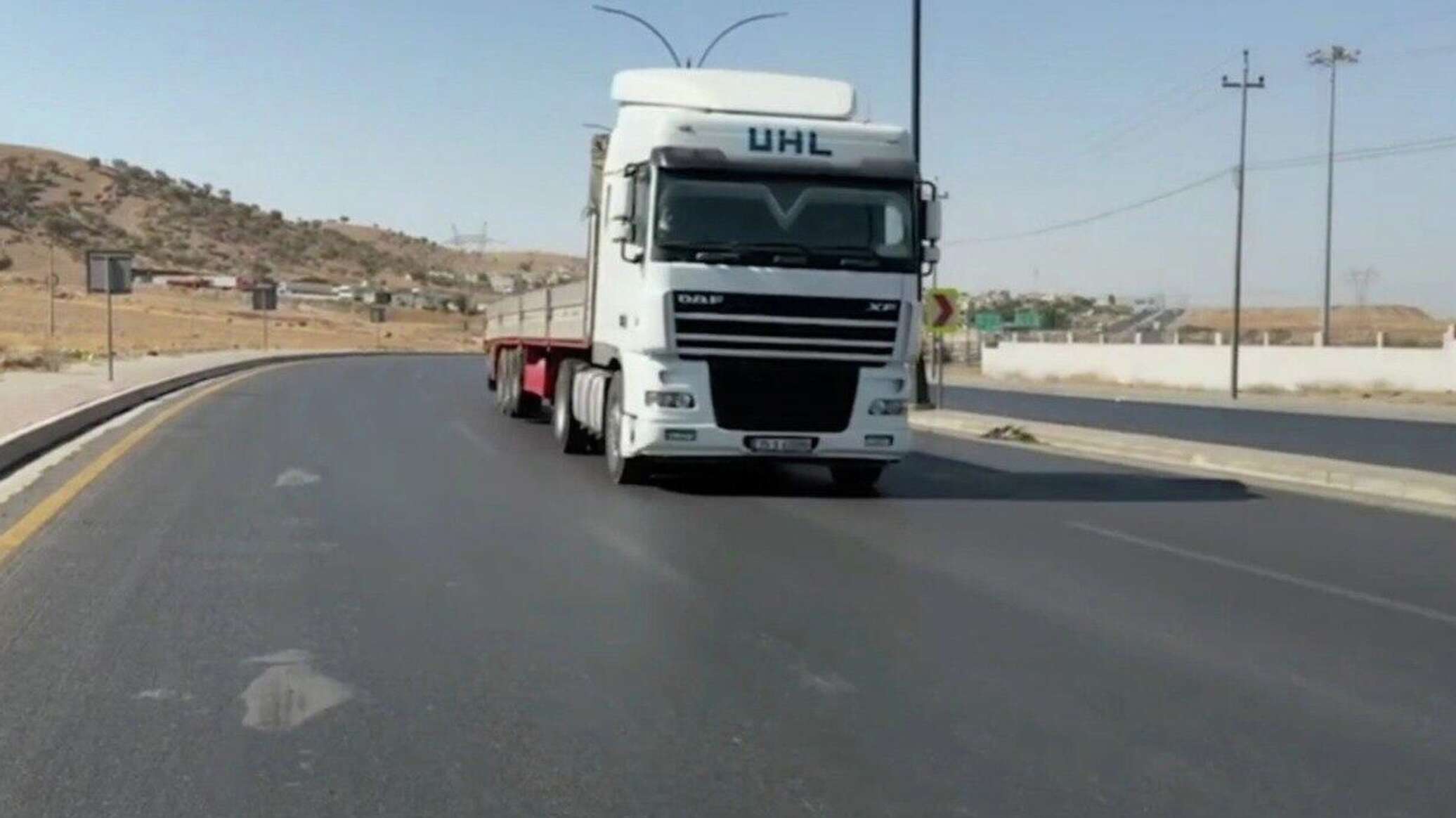 العراق يفتح بوابة النفط البرية نحو سوريا وسط اضطراب الإقليم