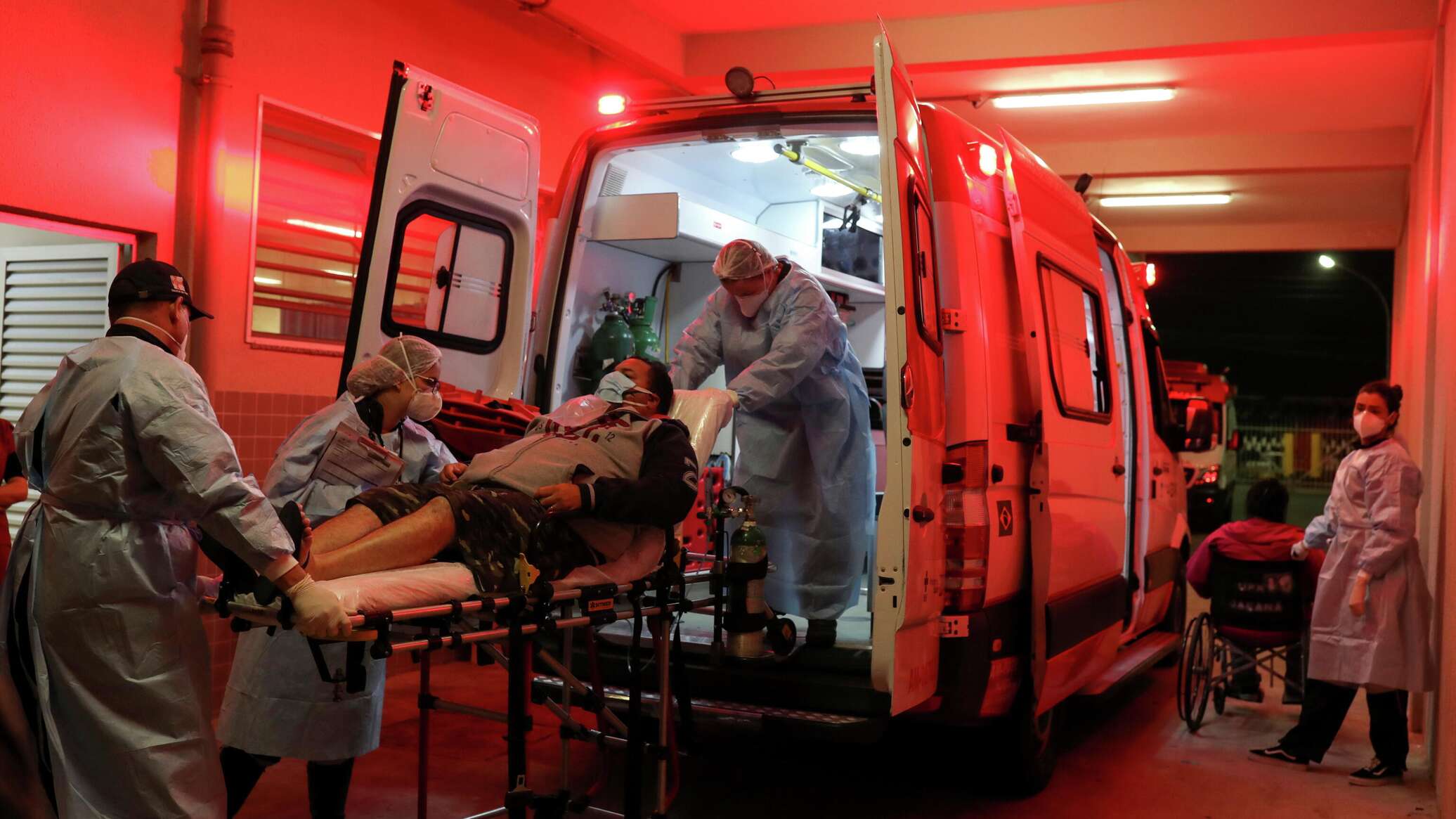 عشرات المصابين إثر "حادث" في استاد ببيرو قبل مباراة ديربي كرة قدم