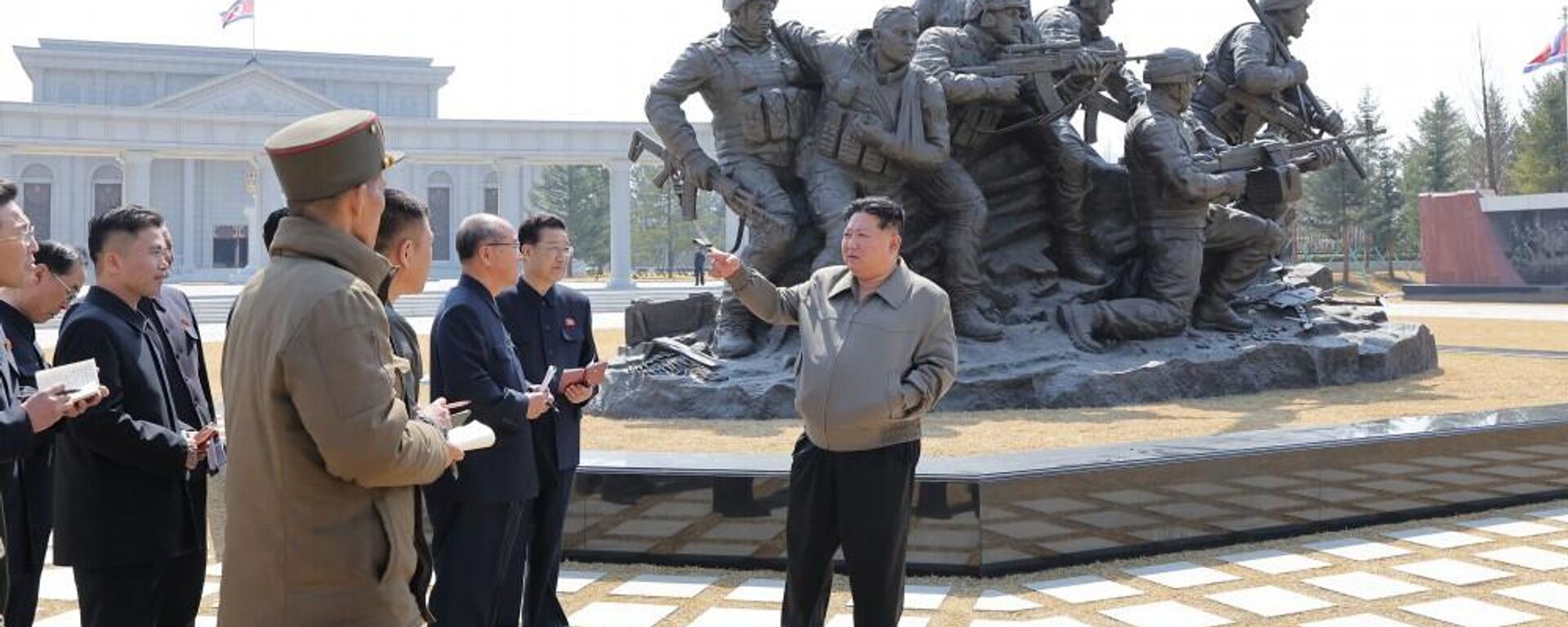 Северокорейский лидер Ким Чен Ын на месте  строительства Мемориального музея боевых подвигов в зарубежной военной операции - سبوتنيك عربي, 1920, 04.04.2026