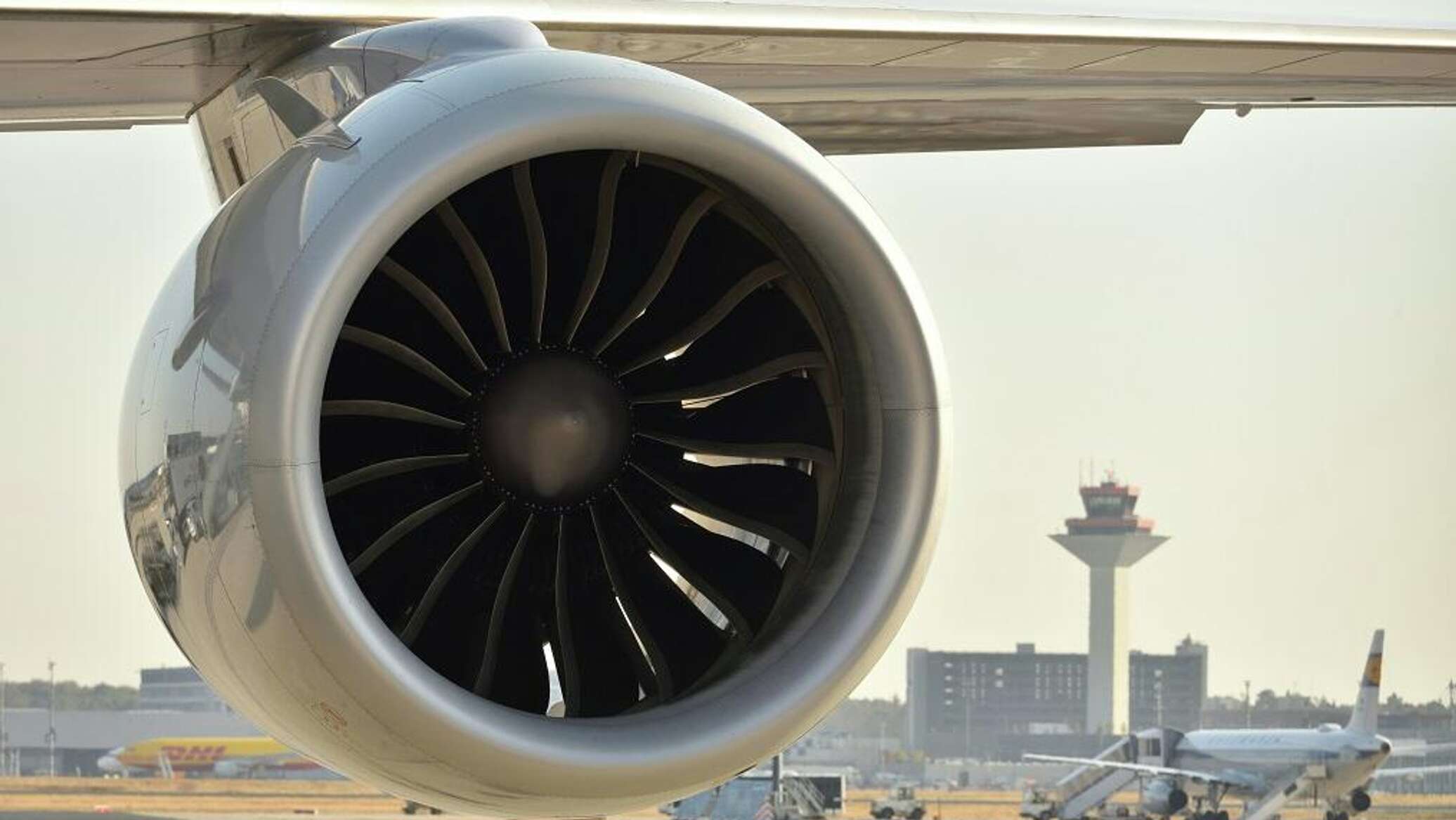 إيطاليا تفرض قيودا على وقود الطائرات بسبب نقص الإمدادات