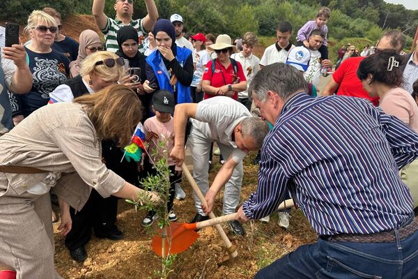 “حديقة الذاكرة”… حين تلتقي الجذور بالتاريخ لتعزيز الصداقة الجزائرية الروسية 2026 - سبوتنيك عربي