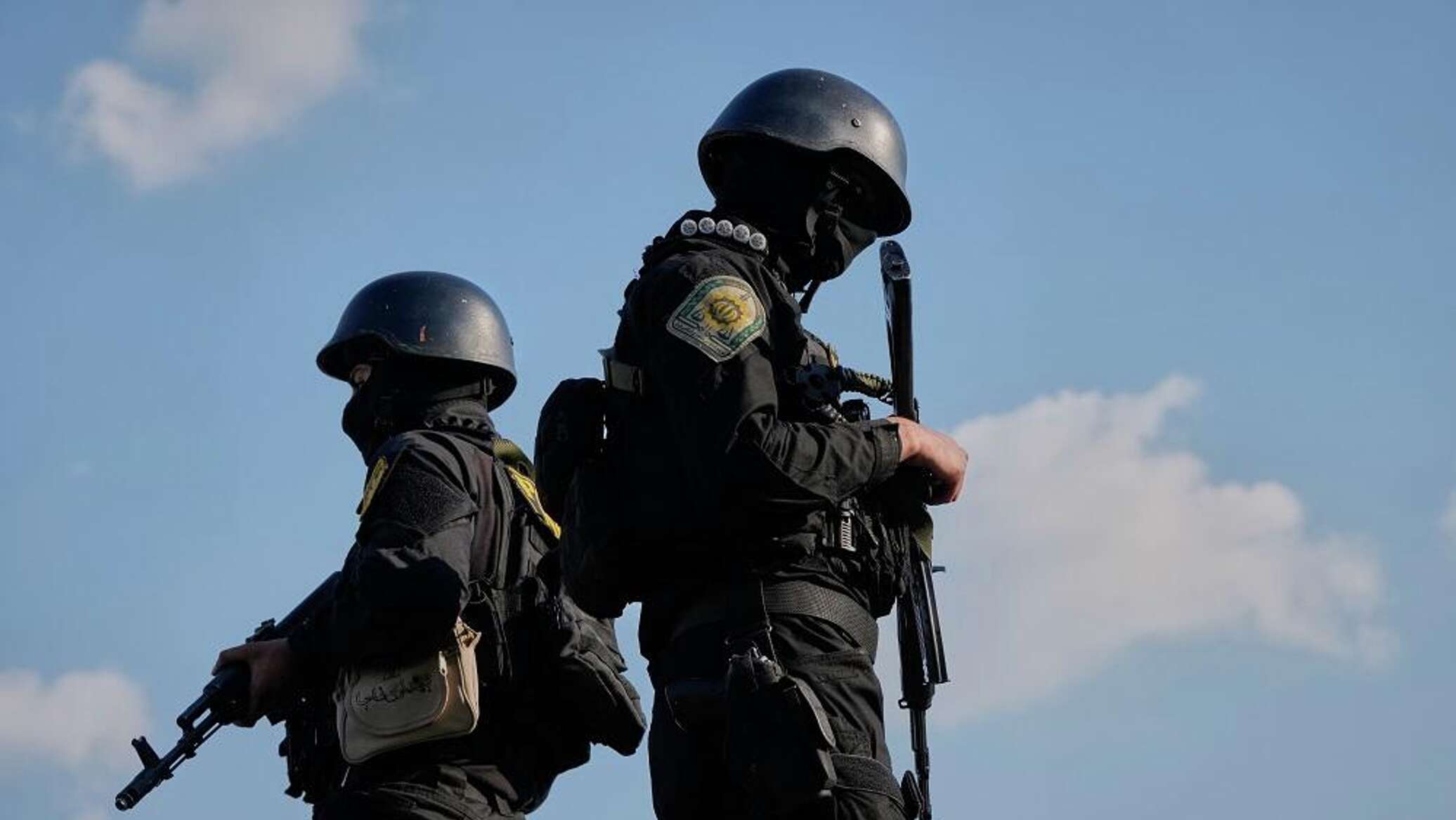 إيران تعلن تفكيك شبكة تجسس وتعتقل 50 شخصا بتهم "التعاون مع العدو"