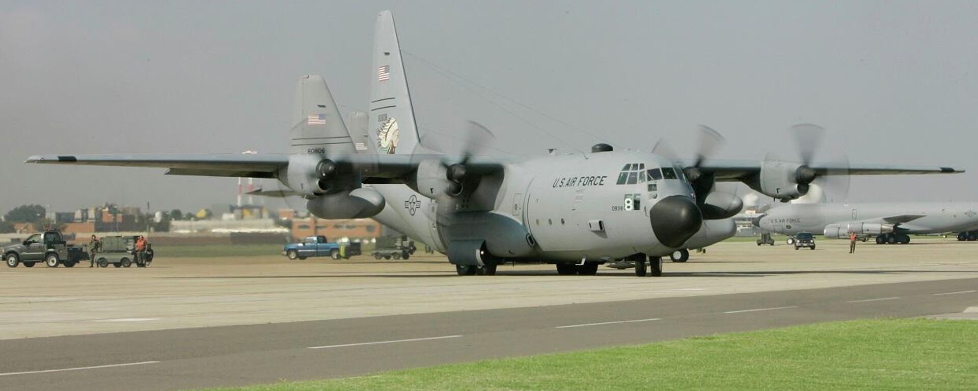 طائرة شحن عسكرية أمريكية من طراز سي-130 هيركوليز - سبوتنيك عربي, 1920, 12.04.2026