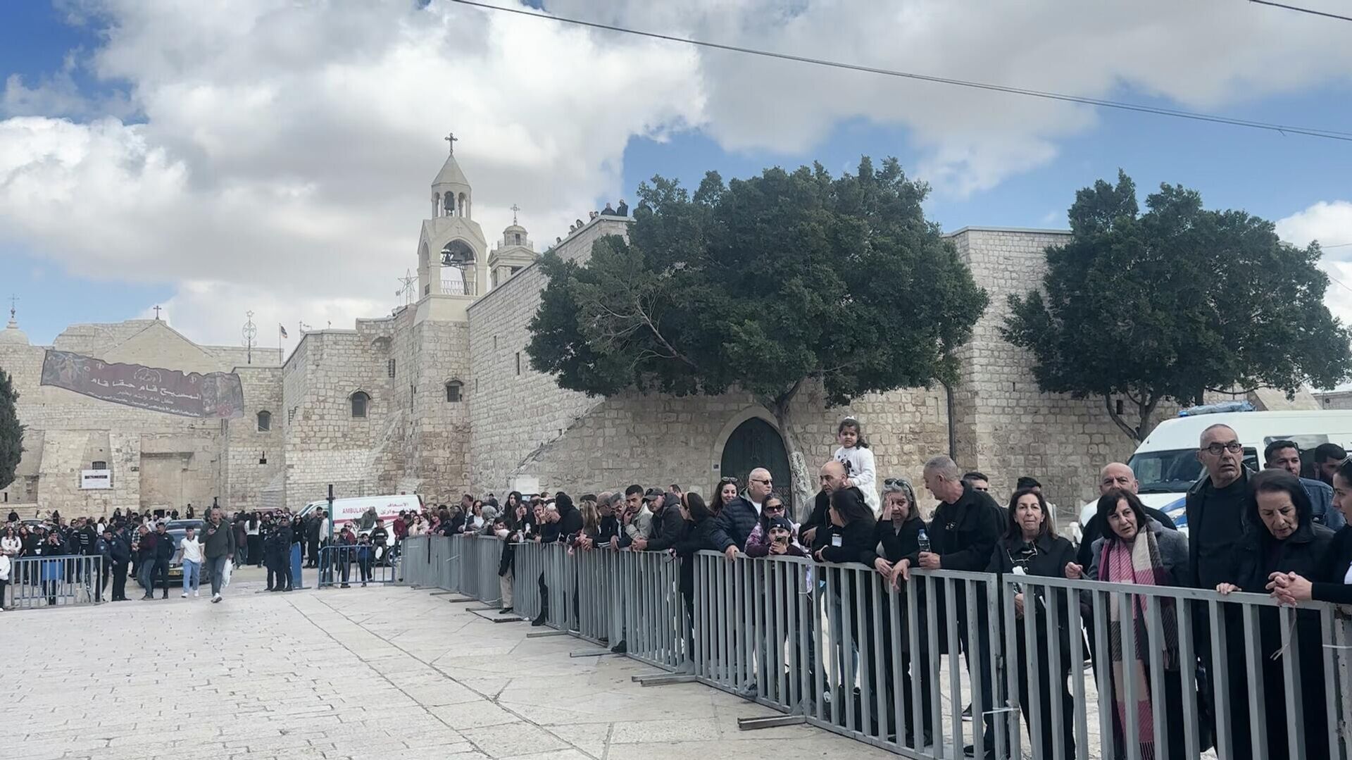 بيت لحم تحتفل بسبت النور.. وتضييقات إسرائيلية في القدس تزامناً مع العيد   - سبوتنيك عربي, 1920, 12.04.2026