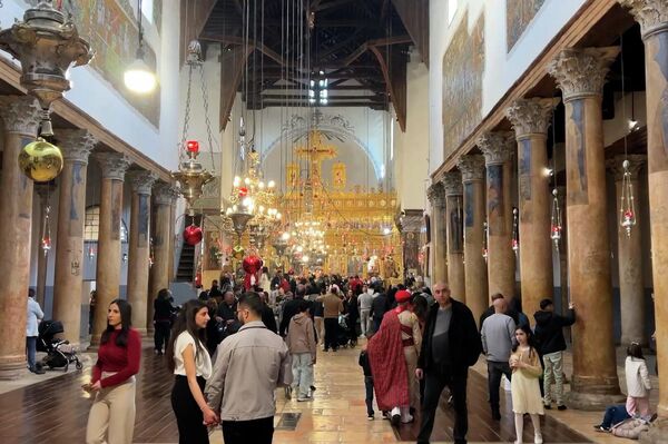 بيت لحم تحتفل بسبت النور.. وتضييقات إسرائيلية في القدس تزامناً مع العيد   - سبوتنيك عربي