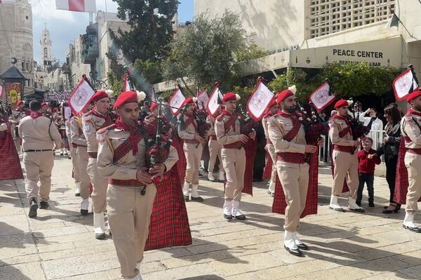 بيت لحم تحتفل بسبت النور.. وتضييقات إسرائيلية في القدس تزامناً مع العيد   - سبوتنيك عربي