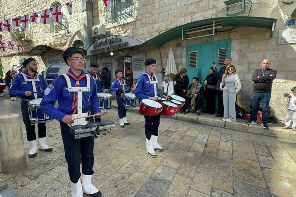 بيت لحم تحتفل بسبت النور.. وتضييقات إسرائيلية في القدس تزامناً مع العيد   - سبوتنيك عربي