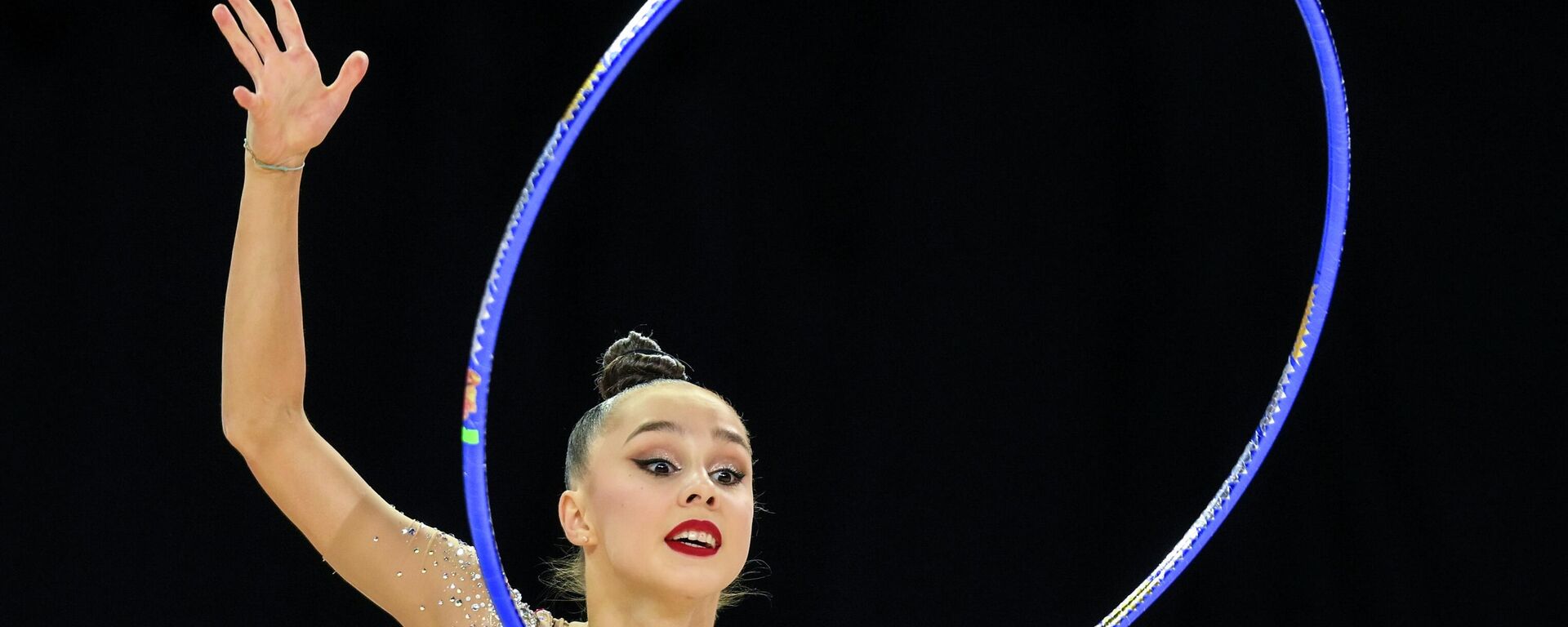 تؤدي ماريا بوريسوفا روتينها على الطوق خلال نهائي منافسات الجمباز الإيقاعي الشامل في بطولة روسيا للجمباز الإيقاعي في موسكو. - سبوتنيك عربي, 1920, 13.04.2026
