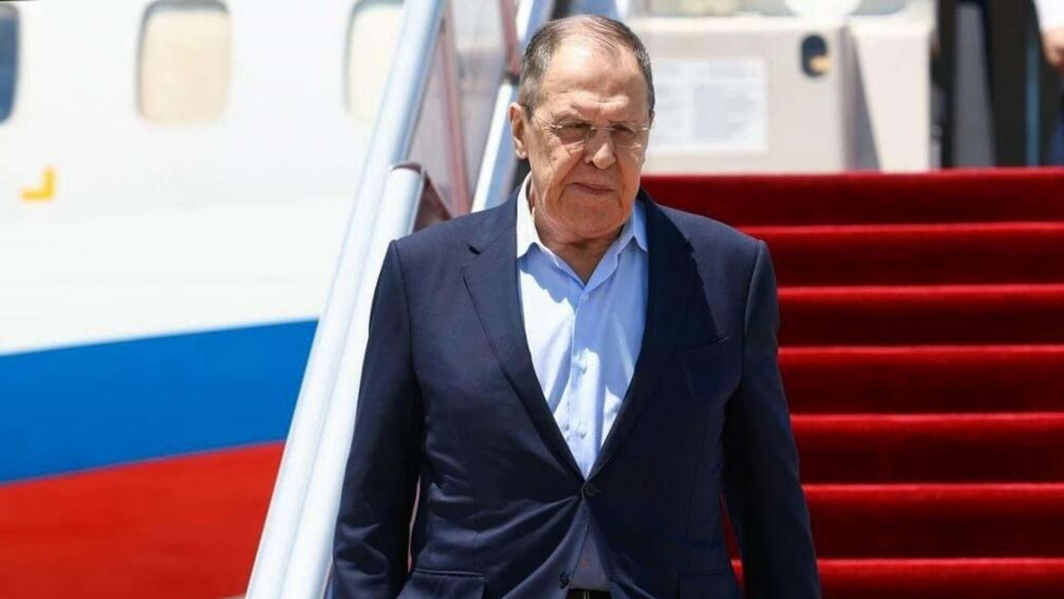 لافروف يصل إلى بكين في زيارة رسمية