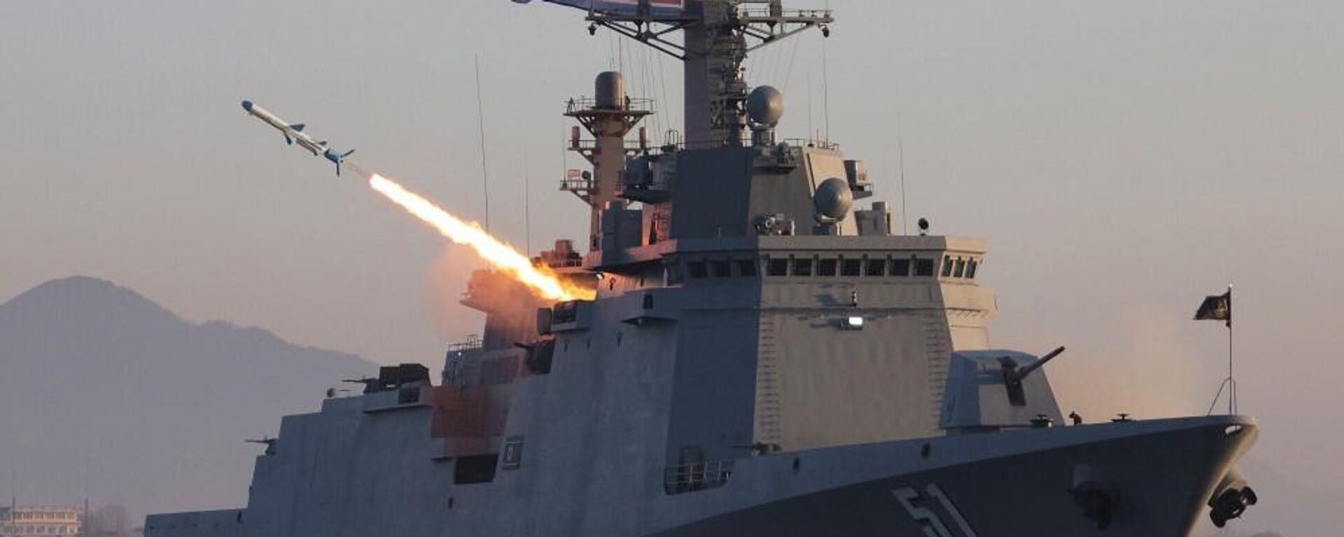 بإشراف كيم جونج أون، تجرى كوريا الديمقراطية تجربة لصواريخ كروز استراتيجية ومضادة للسفن على المدمرة تشوي هيون،  أُطلقت صواريخ دقيقة فوق الساحل الغربي، - سبوتنيك عربي, 1920, 14.04.2026