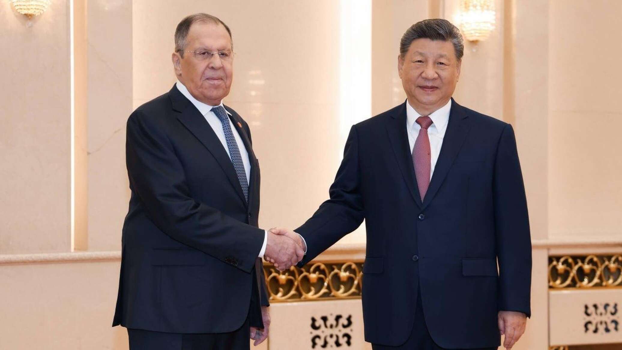 أبرز الصور من زيارة لافروف إلى الصين