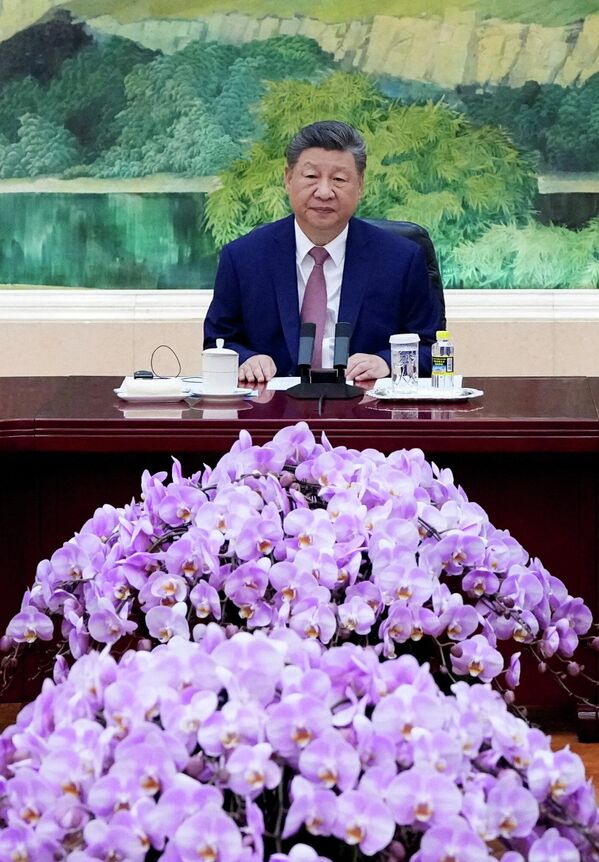 الرئيس الصيني، خلال الاجتماع الذي جمعه مع لافروف، في قاعة "الشعب الكبرى" - سبوتنيك عربي