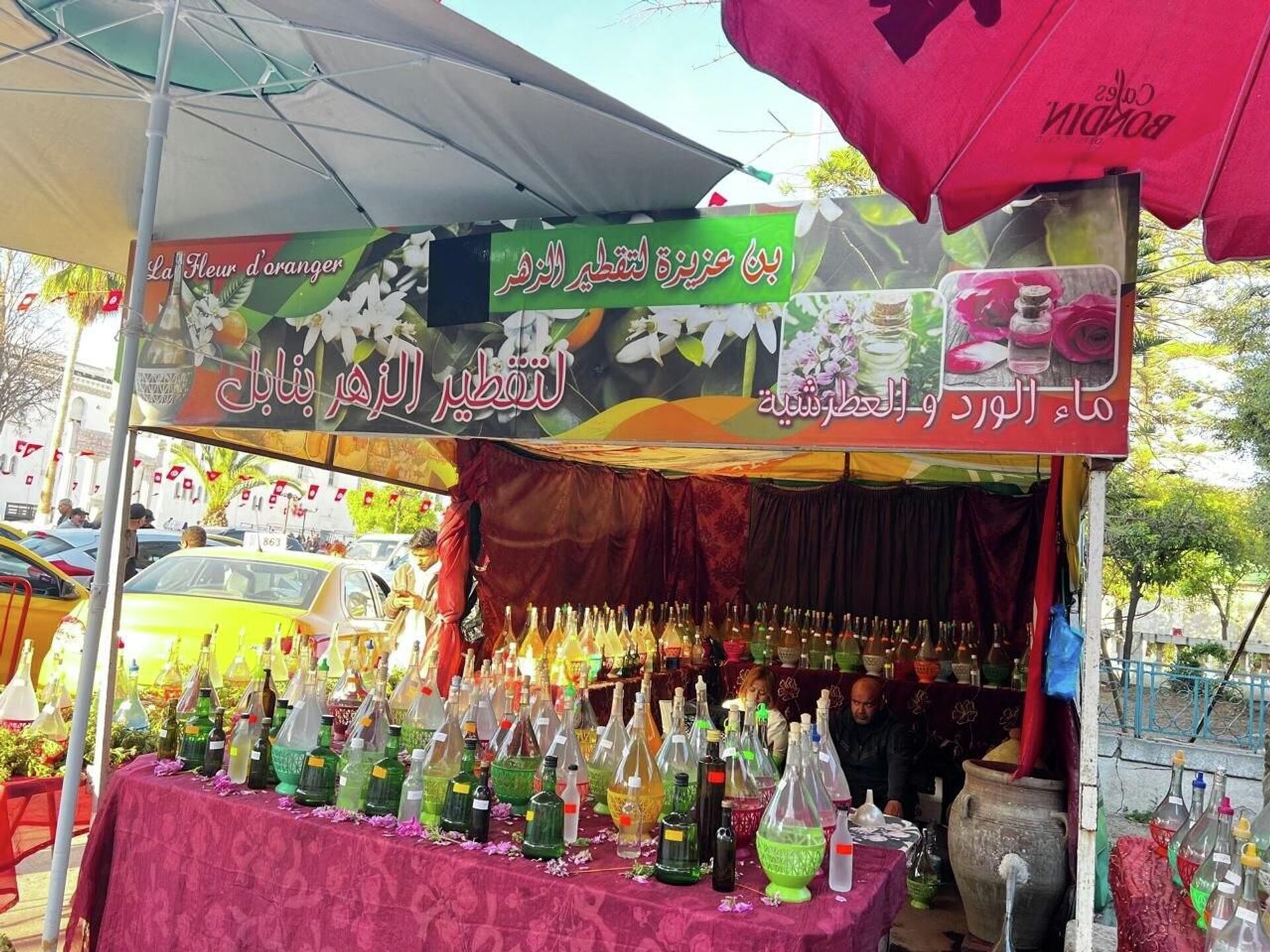 من الحقول تونس إلى القوارير.. تقطير الورد حرفة تقليدية تتوارثها النساء من الحقول تونس إلى القوارير.. تقطير الورد حرفة تقليدية تتوارثها النساء - سبوتنيك عربي, 1920, 15.04.2026