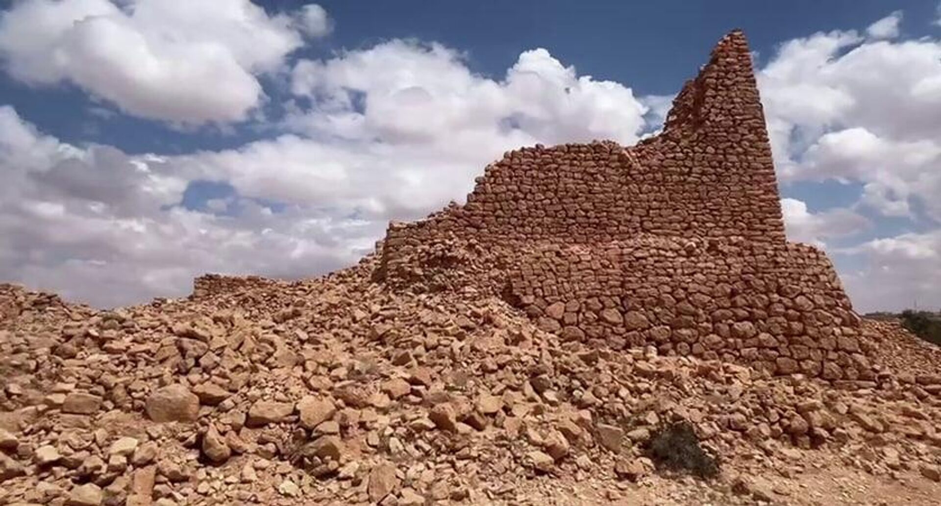 قصر بن تليس التاريخي.. إرث شاهد على حضارات ليبيا يواجه خطر الاندثار - سبوتنيك عربي, 1920, 15.04.2026