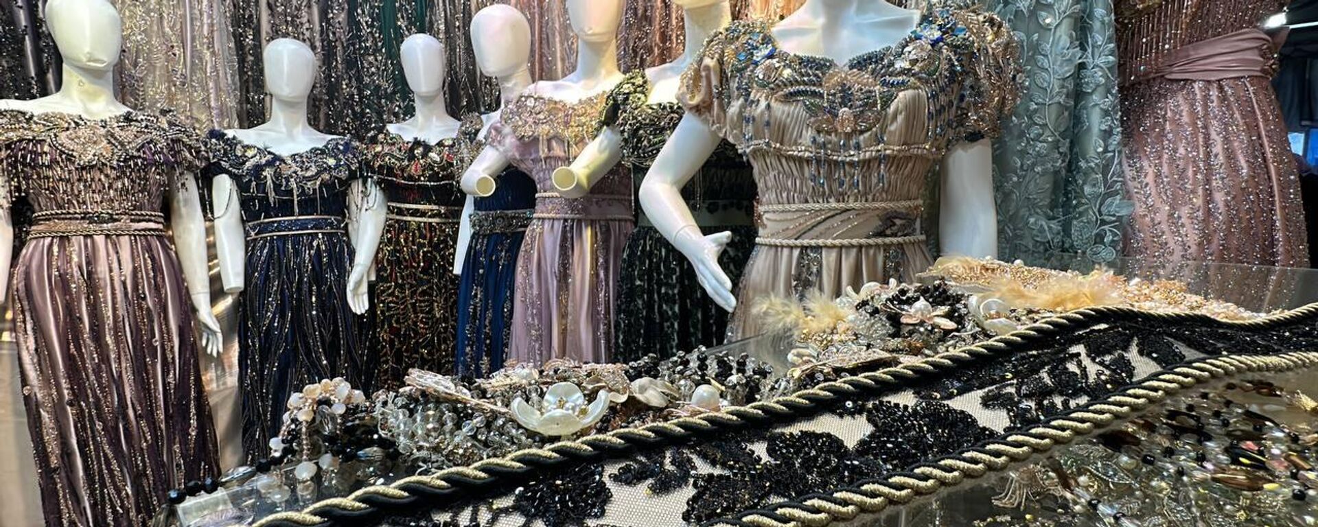 البلوزة الجزائرية نحو العالمية.. من تراث الغرب الجزائري إلى قائمة يونسكو   - سبوتنيك عربي, 1920, 18.04.2026