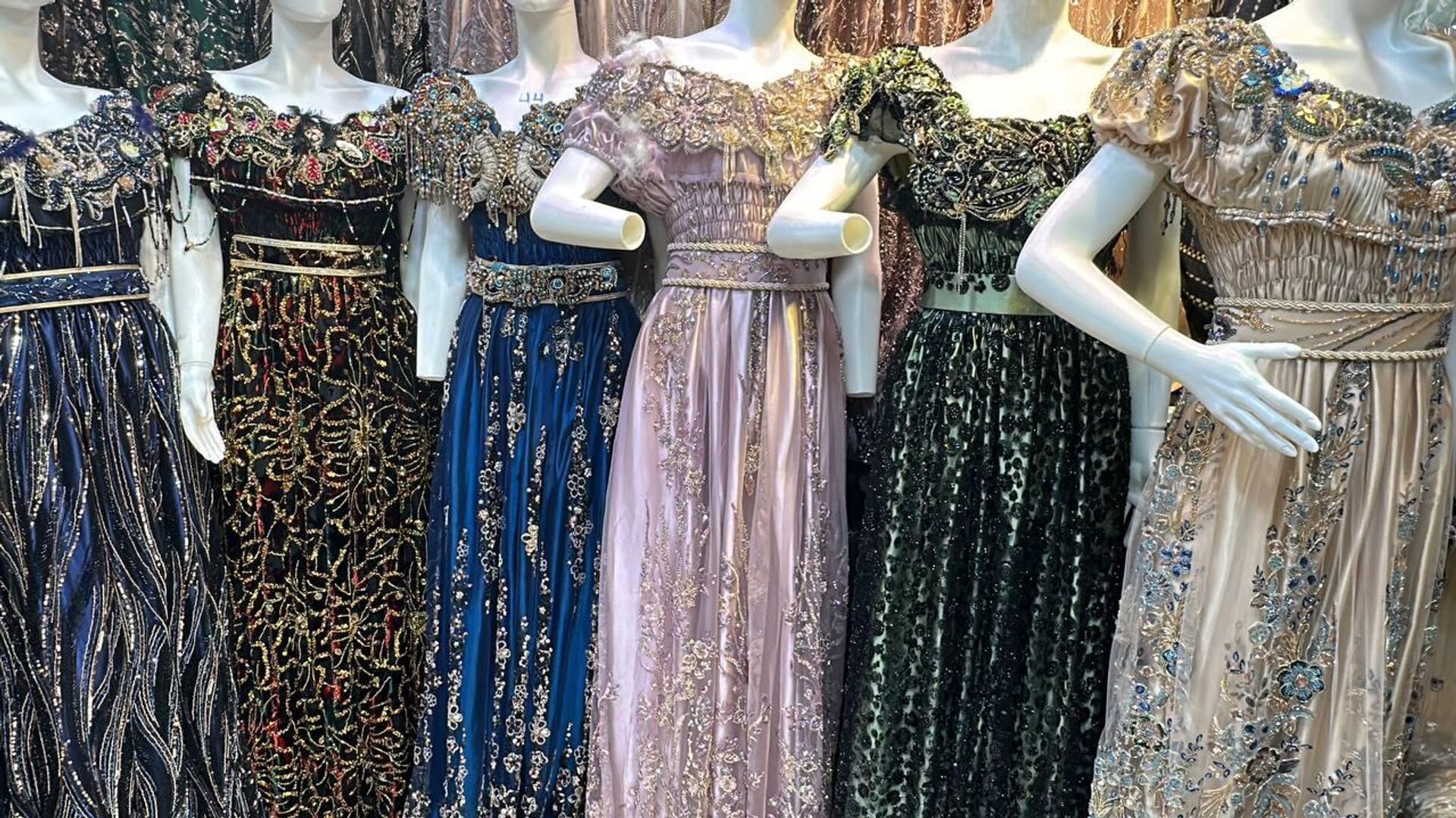 البلوزة الجزائرية نحو العالمية.. من تراث الغرب الجزائري إلى قائمة يونسكو   - سبوتنيك عربي, 1920, 16.04.2026