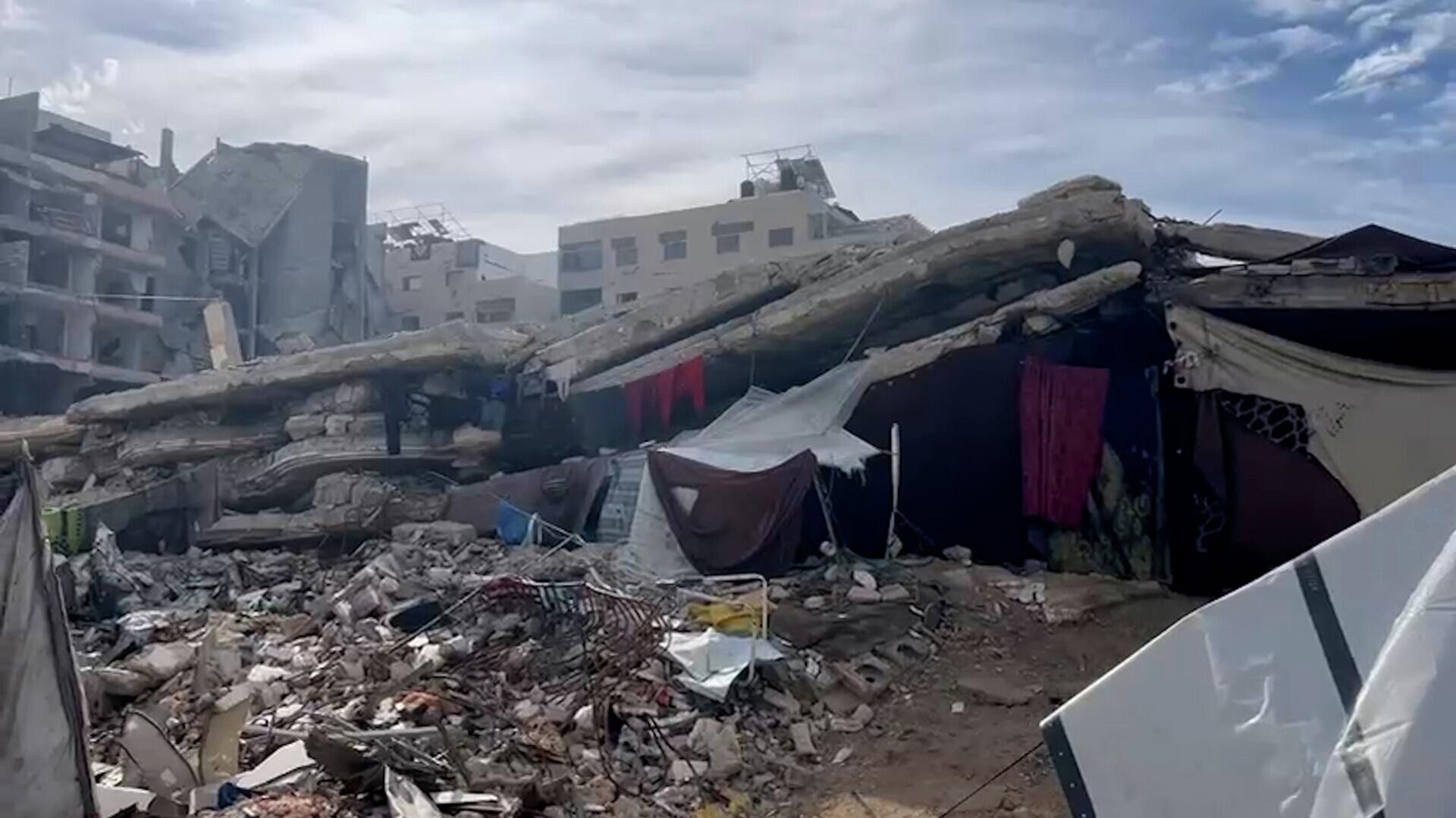 رفات ضحايا غزة تحت الركام.... مصير مجهول يثقل قلوب العائلات 
 - سبوتنيك عربي, 1920, 16.04.2026