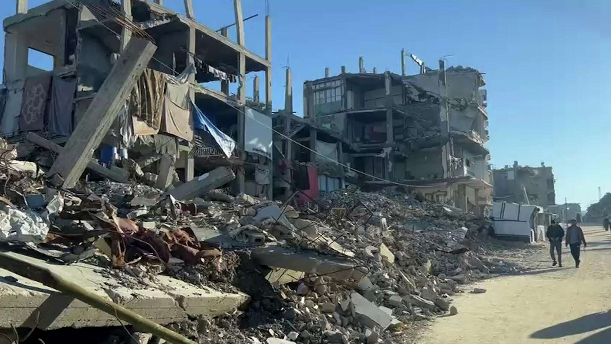 مدير مكتب الإعلام الحكومي بغزة لـ"سبوتنيك": 2400 خرق إسرائيلي للاتفاق واستمرار سياسة تجويع السكان