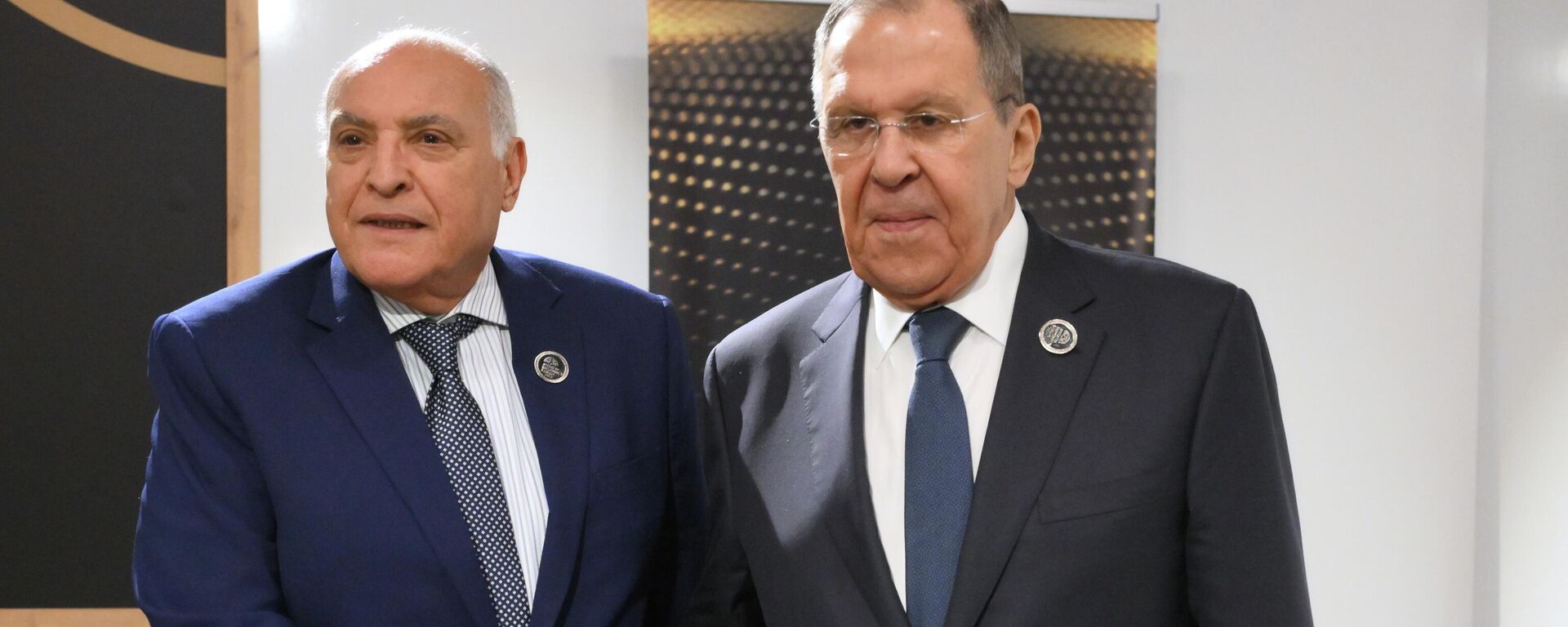 وزير الخارجية الجزائري أحمد عطاف (يسار) ووزير الخارجية الروسي سيرغي لافروف في منتدى أنطاليا الدبلوماسي. - سبوتنيك عربي, 1920, 18.04.2026