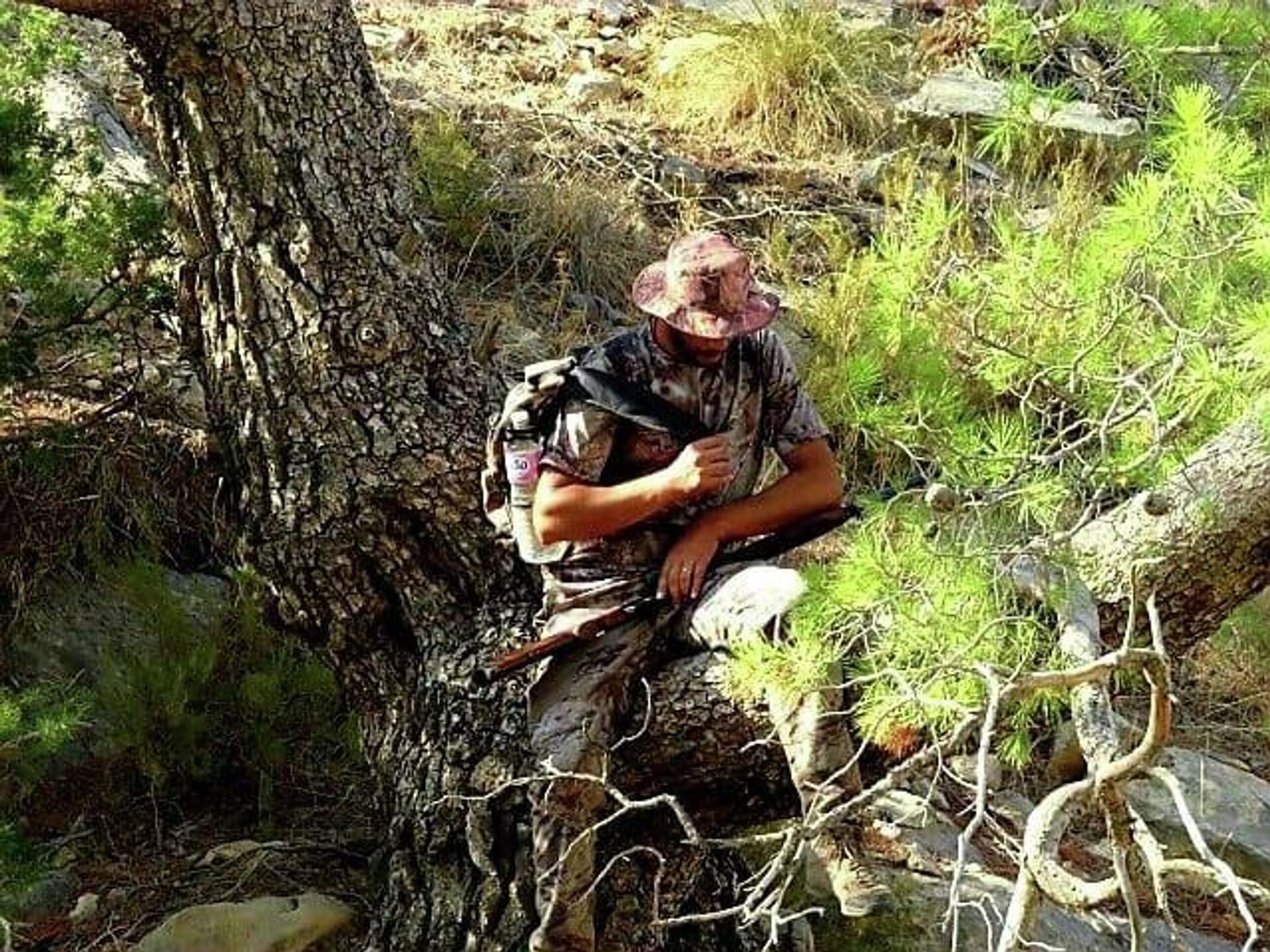 صداقة من نوع خاص... ذئب جريح يتحول إلى فرد من عائلة فلاح شمالي تونس - سبوتنيك عربي, 1920, 20.04.2026