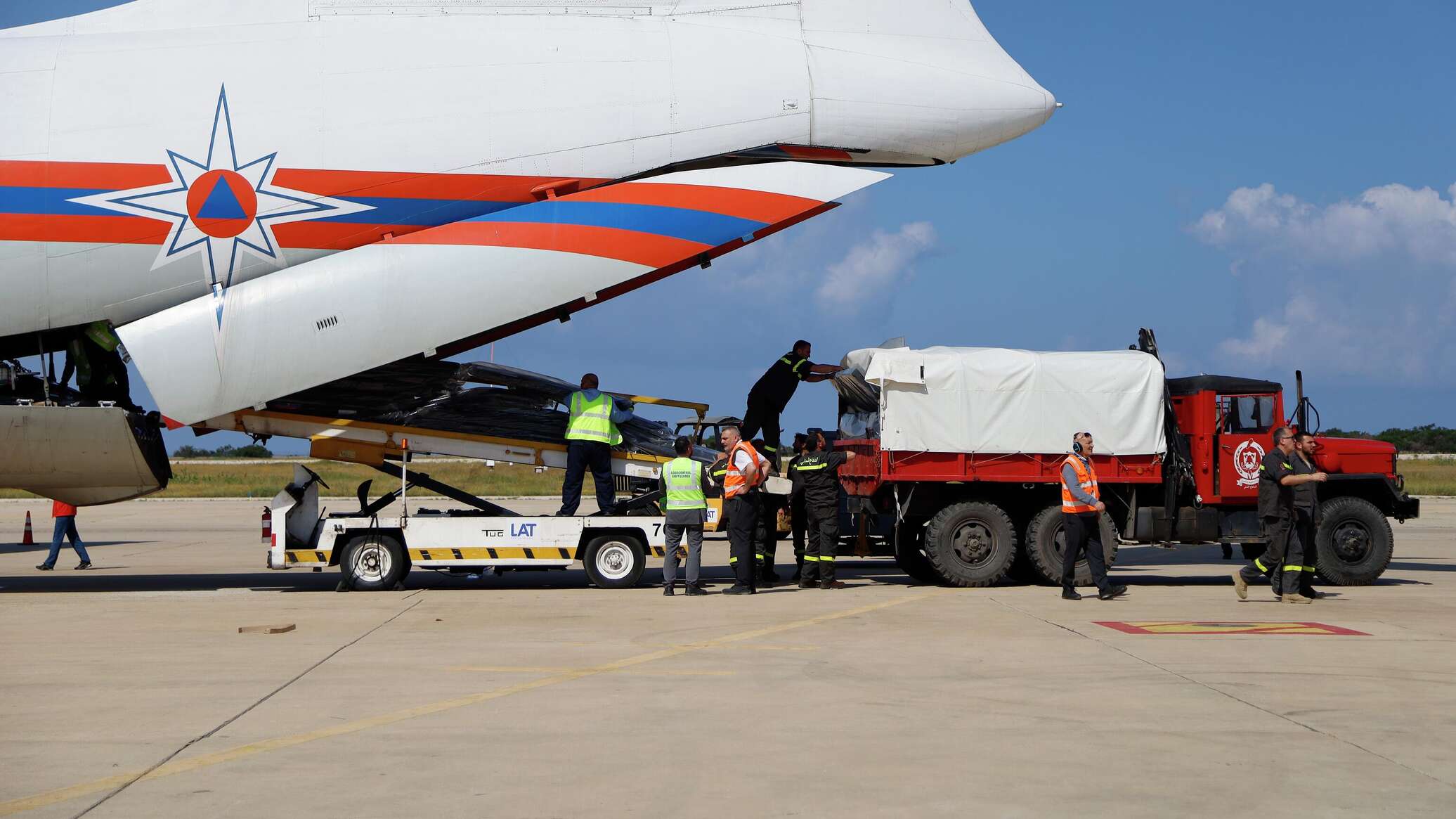 "سبوتنيك" ترصد لحظة وصول طائرة المساعدات الروسية إلى لبنان