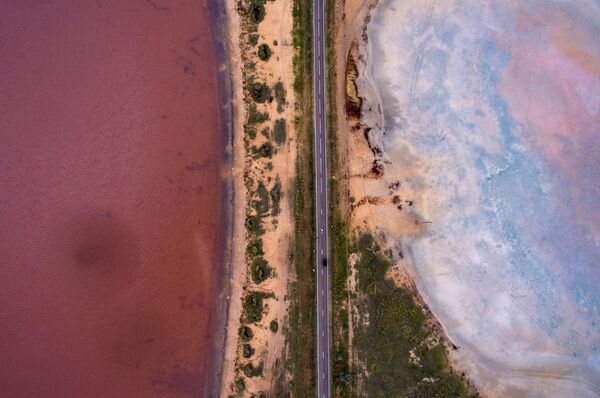 صورة جوية لبحيرات ملحية في إقليم ألتاي. - سبوتنيك عربي