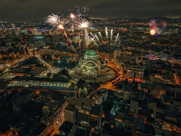 ألعاب نارية تضيء سماء بلغراد. - سبوتنيك عربي